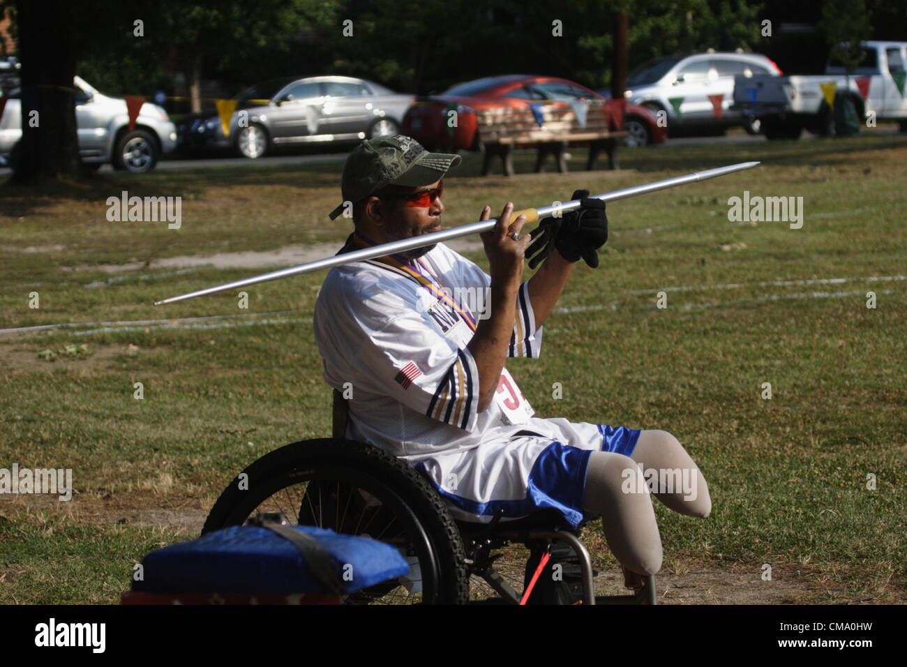 William Treadway Jr. wirft den Speer in der Master-Klasse bei den 32. nationalen Veteranen Rollstuhl spielen in Richmond, Virginia am Juni 29,2012. Die Wheelchair Games in Richmond in 1981 entstanden. Stockfoto