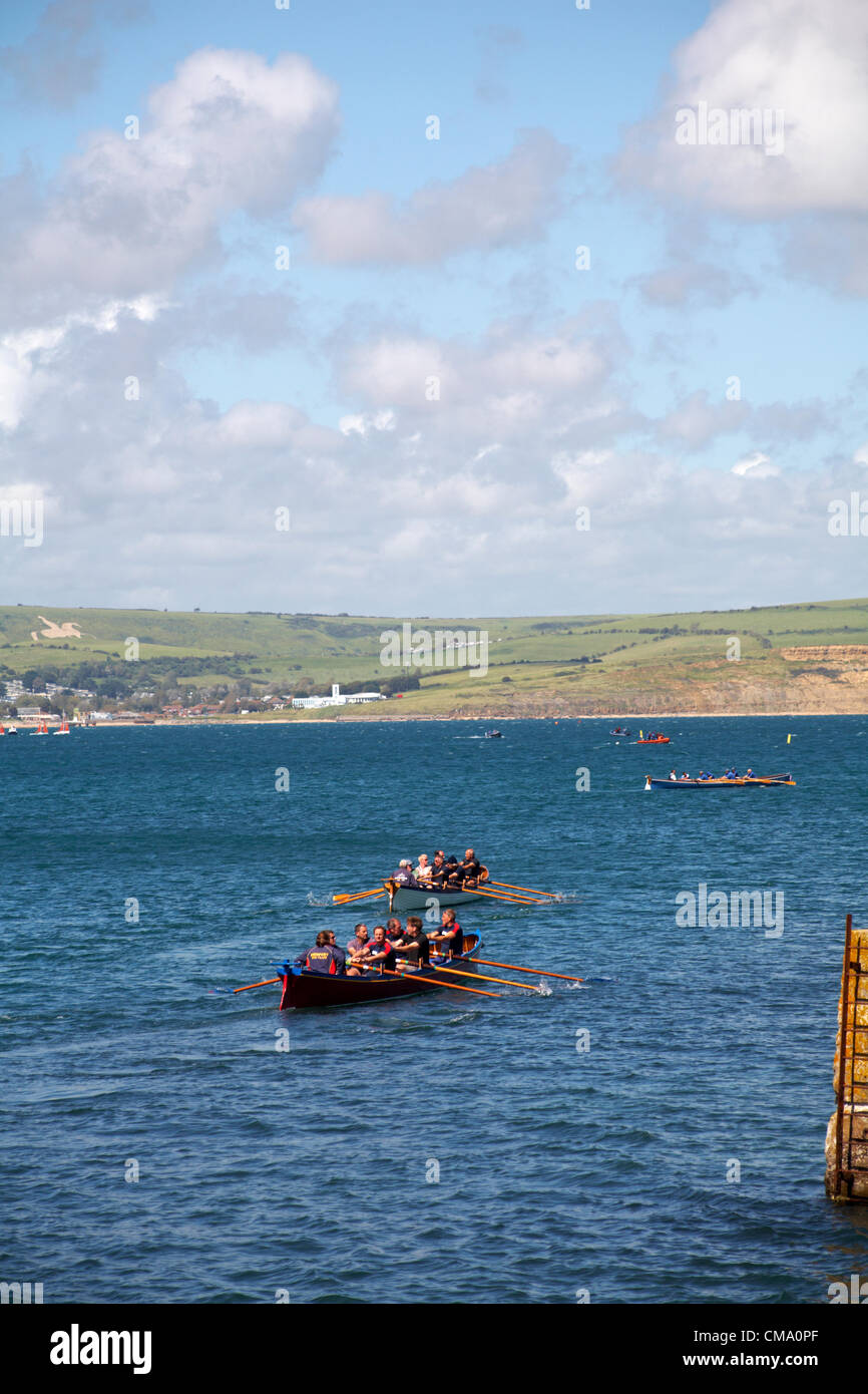 Weymouth, Dorset UK Samstag, 30. Juni 2012. Weymouth Rowing Regatta - Teams im Wettbewerb in Cornish Pilot Gigs auf Spirit of the Sea Festival Veranstaltung Stockfoto