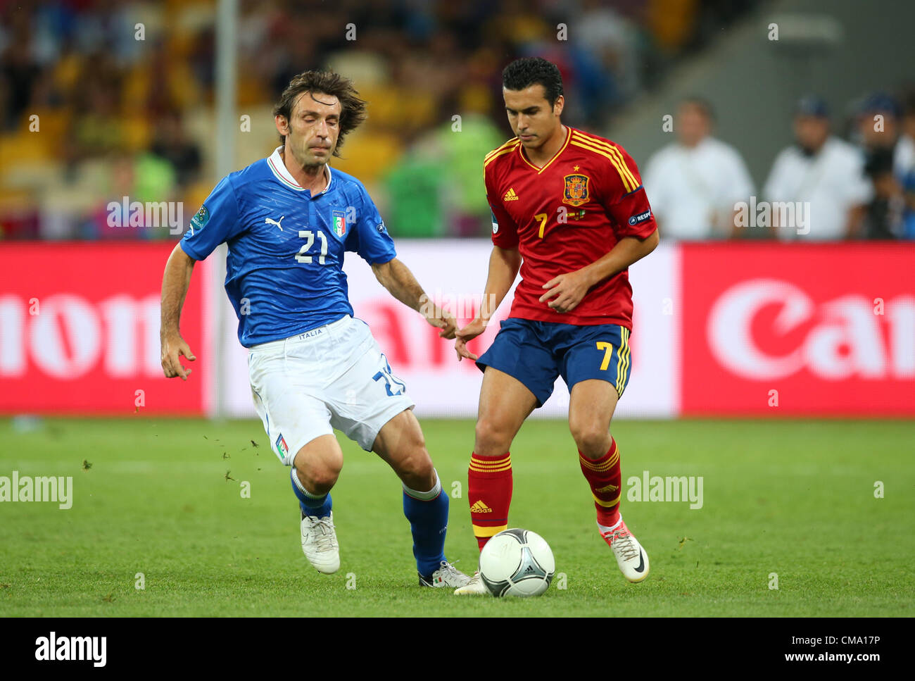 ANDREA PIRLO & PEDRO RODRIGUEZ Spanien V Italien EURO 2012 Olympiastadion Kiew UKRAINE 1. Juli 2012 Stockfoto