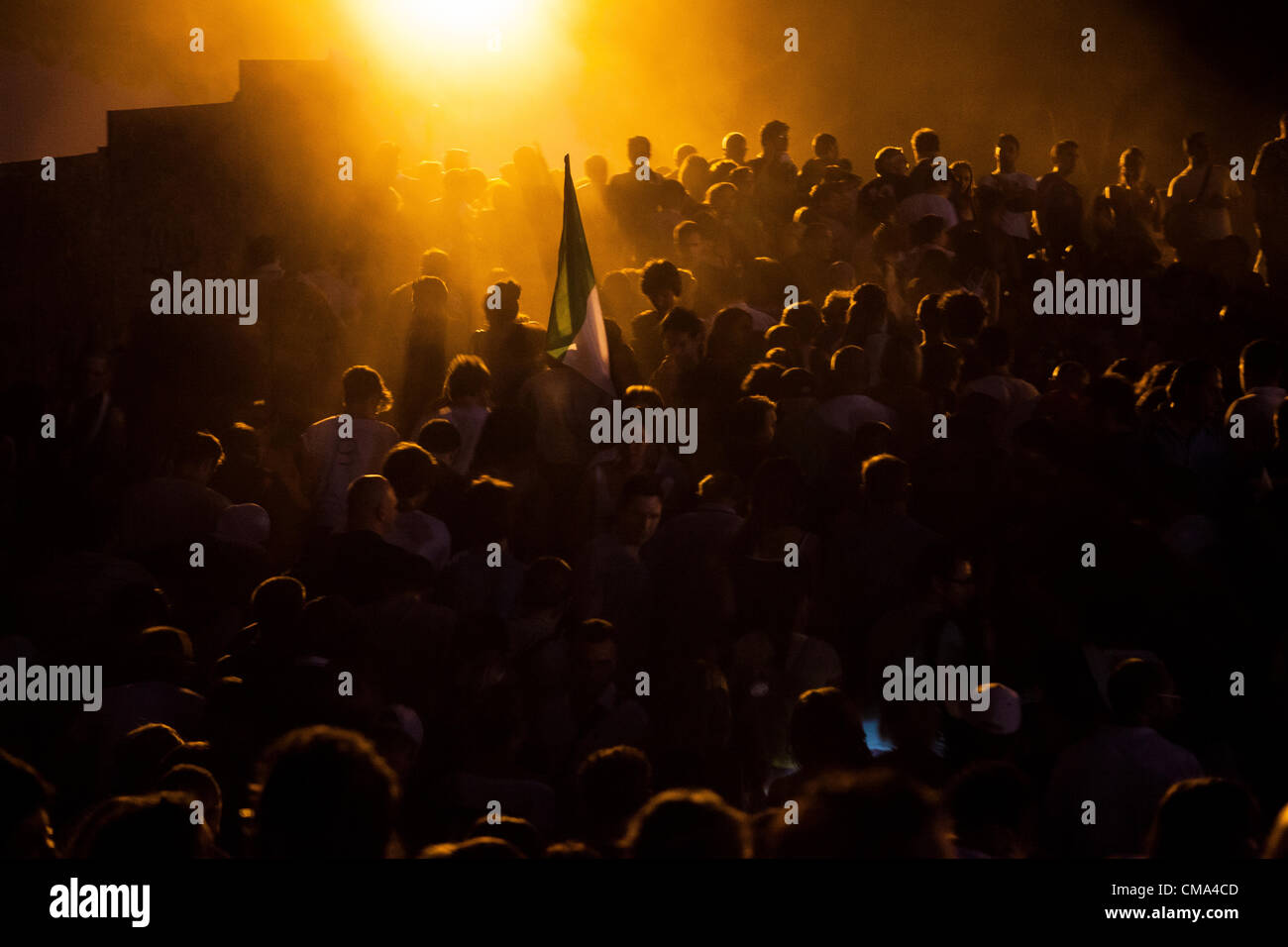 Italiens Fußball-Fans verlässt der Circo Massimo in Rom, nachdem Italien verlieren das letzte Fußballspiel der Euro 2012 gegen Spanien. Stockfoto