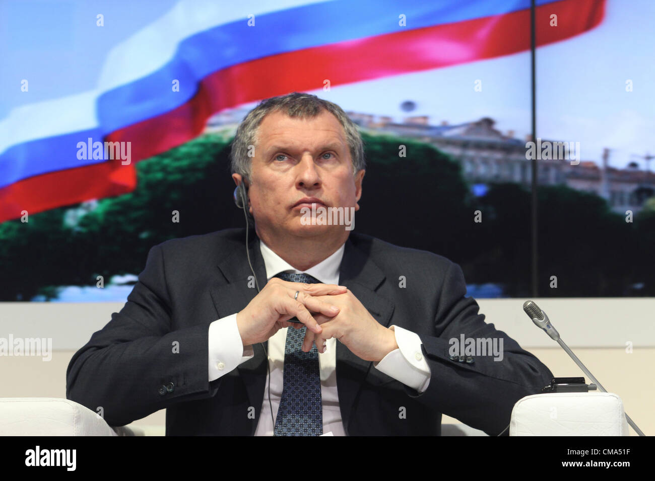 21. Juni 2012 - St. Petersburg, Russland - Juni 21,2012. St.Petersburg,Russia. Im Bild: CEO der Ölgesellschaft Rosneft Igor Sechin besucht das Forum. (Kredit-Bild: © PhotoXpress/ZUMAPRESS.com) Stockfoto