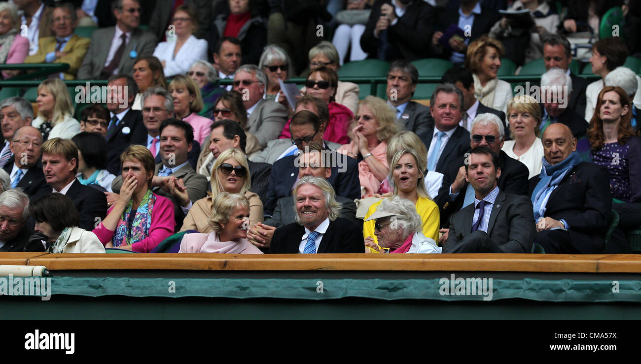 Sir Richard Charles Nicholas Branson bei den Wimbledon Championships, Lawn Tennisclub Stockfoto