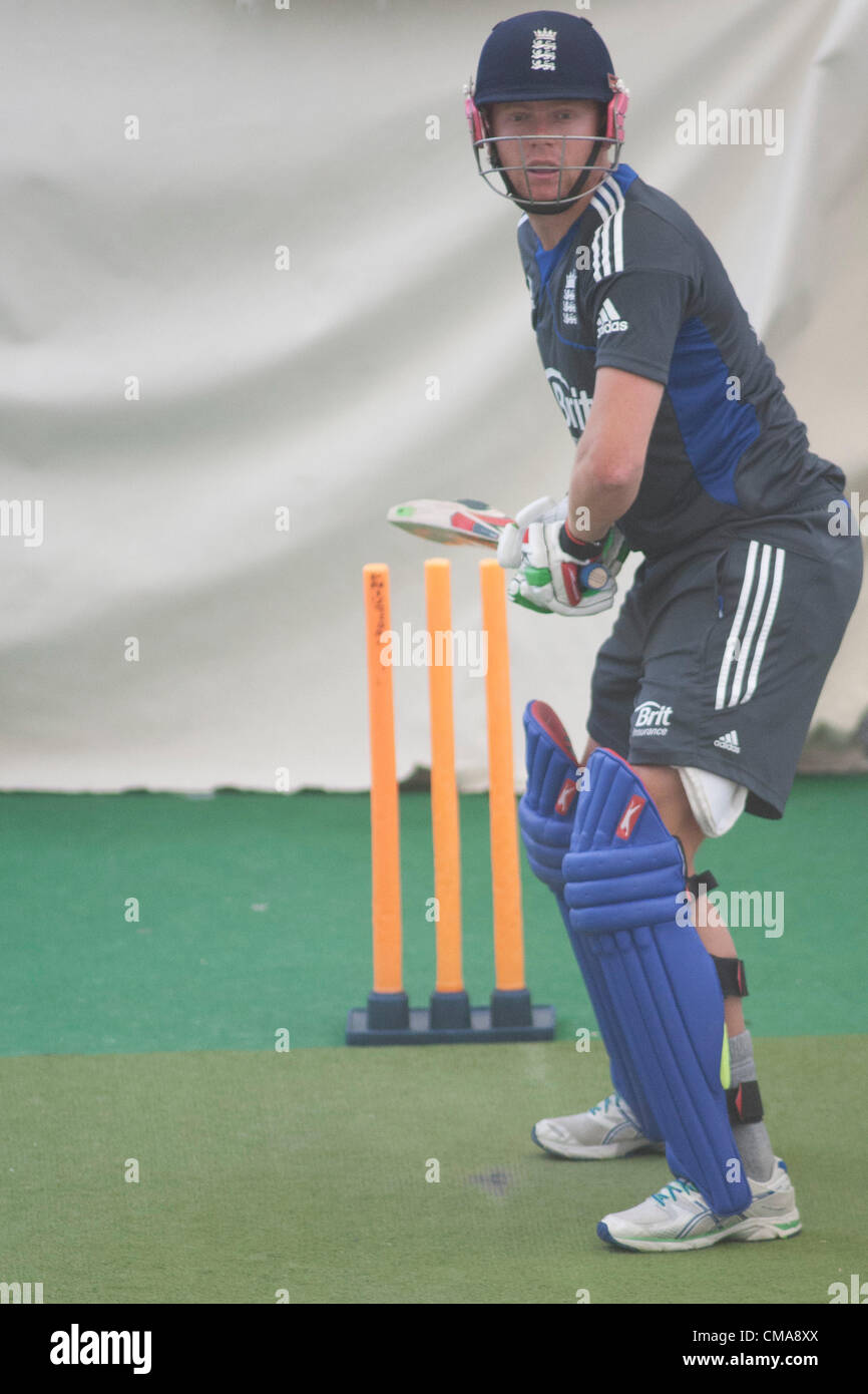 VEREINIGTES KÖNIGREICH. 07.03.2012 Birmingham England. Englands Jonathan Bairstow, während der offiziellen Trainingseinheit vor dem eintägigen internationalen Cricket-match zwischen England und Australien Teil der Nat West Serie, spielte bei Edgbaston Cricket Ground: obligatorische Kredit: Mitchell Gunn Stockfoto