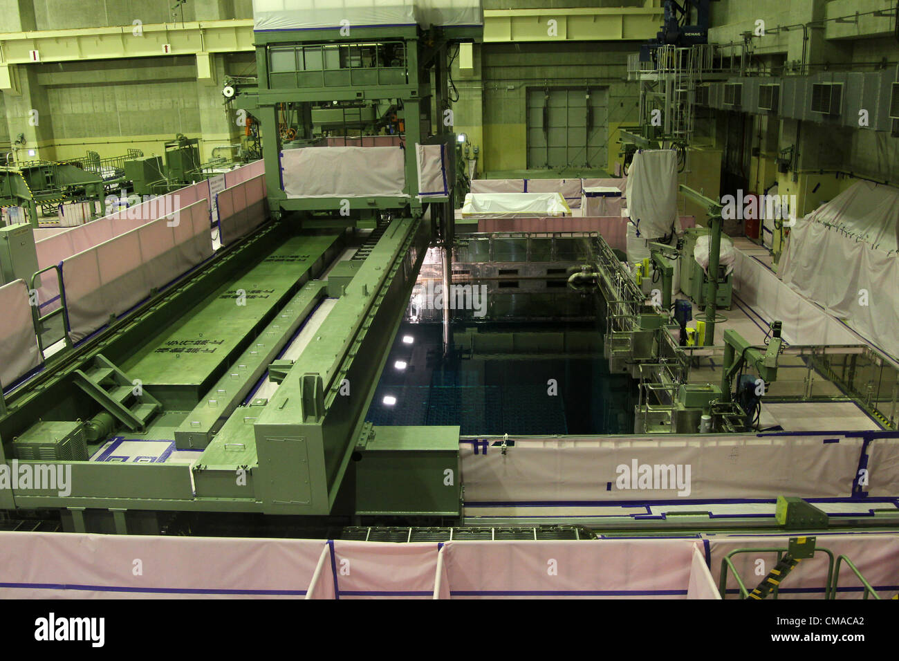 4. Juli 2012 - Japan - Gesamtansicht des Speicherpools abgebrannter Brennelemente des Reaktors Nr. 4 an das Kernkraftwerk Fukushima Dai-ni in Naraha und Tomioka Stadt, Präfektur Fukushima, Japan, 4. Juli 2012. (Kredit-Bild: © Koichi Kamoshida/Jana Press/ZUMAPRESS.com) Stockfoto