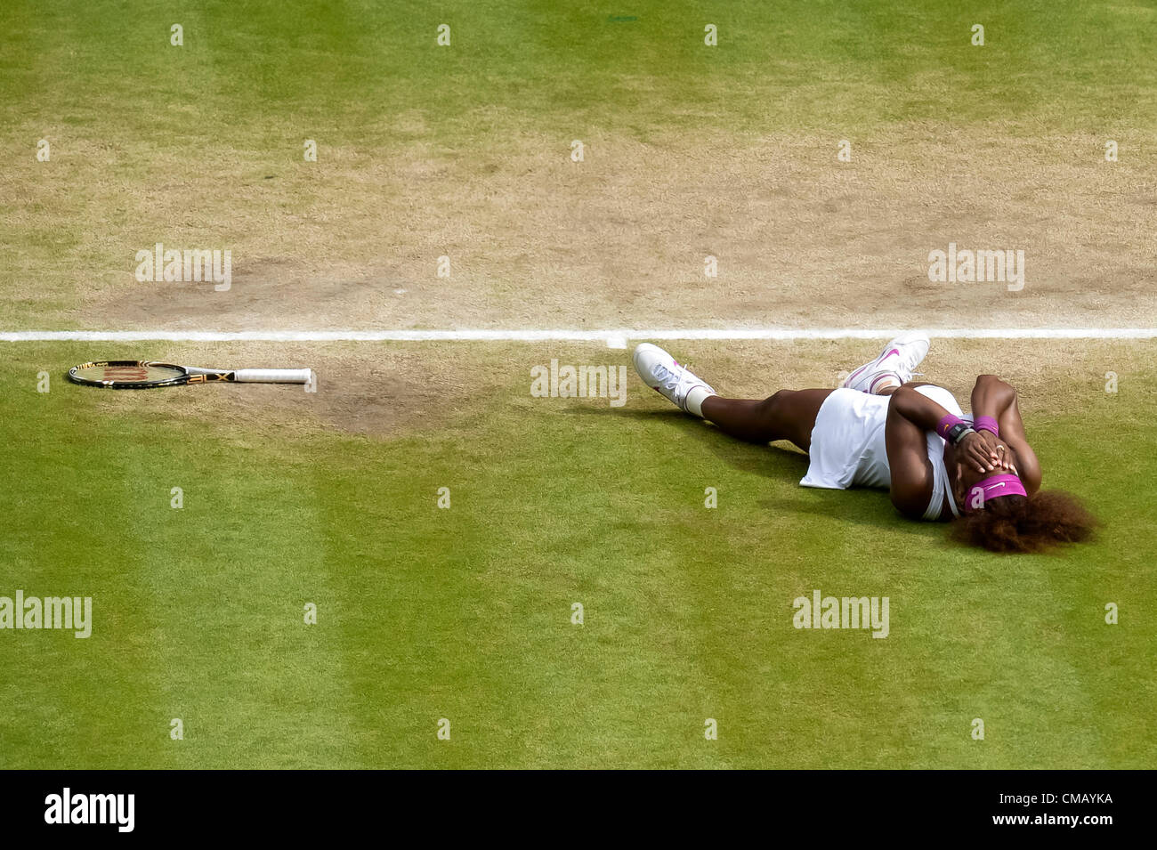 07.07.2012. der All England Lawn-Tennis and Croquet Club. London, England. Agnieszka Radwanska Polens in Aktion gegen Serena Williams der Vereinigten Staaten während Damen Einzel Finale in Wimbledon Tennis Championships in The All England Lawn Tennis and Croquet Club. London, England, Vereinigtes Königreich Stockfoto