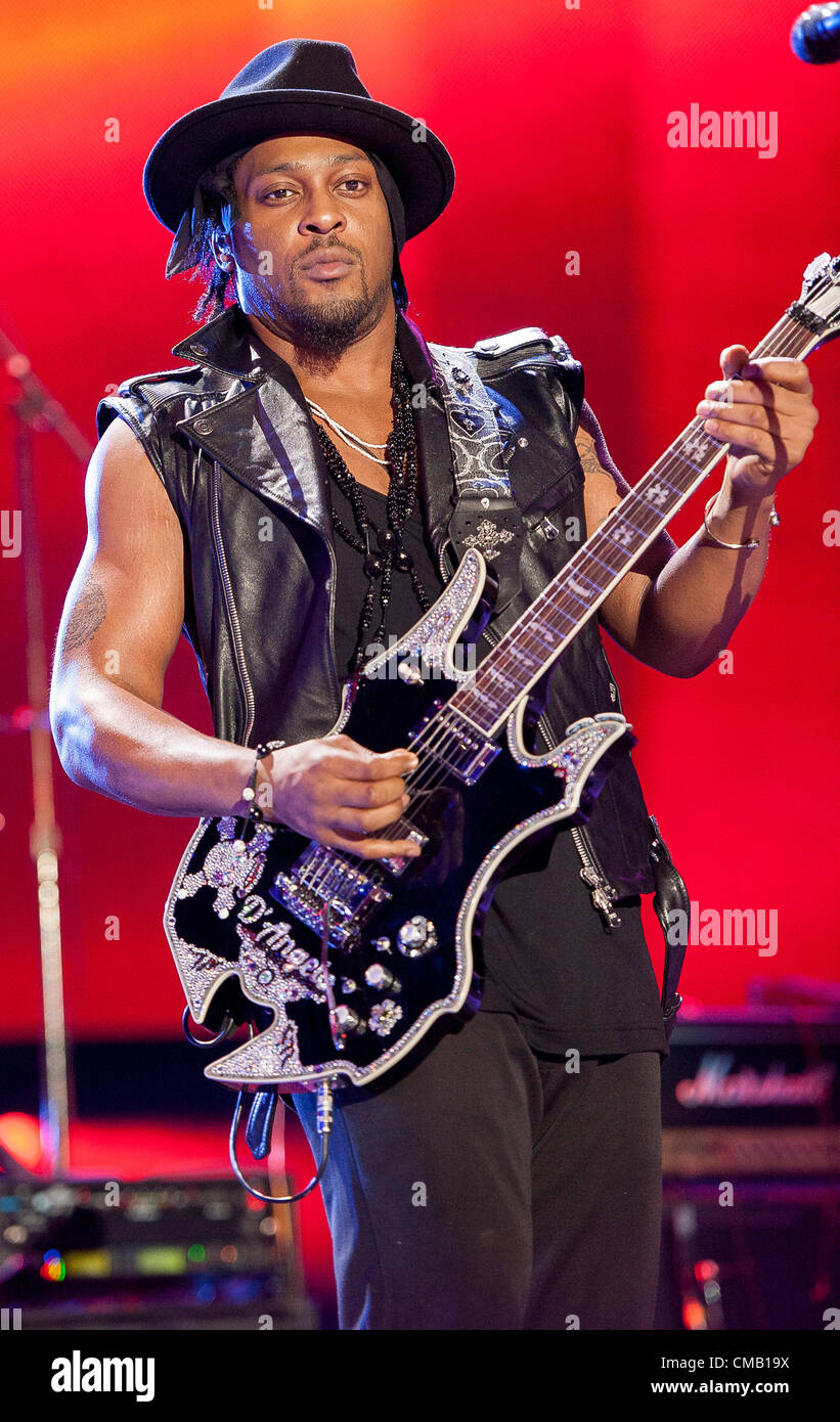 6. Juli 2012 - New Orleans, Louisiana; USA - Musiker d ' Angelo tritt im Rahmen des 2012 Essence Music Festival, das an der Mercedes-Benz Superdome stattfindet. Copyright 2012 Jason Moore. (Kredit-Bild: © Jason Moore/ZUMAPRESS.com) Stockfoto