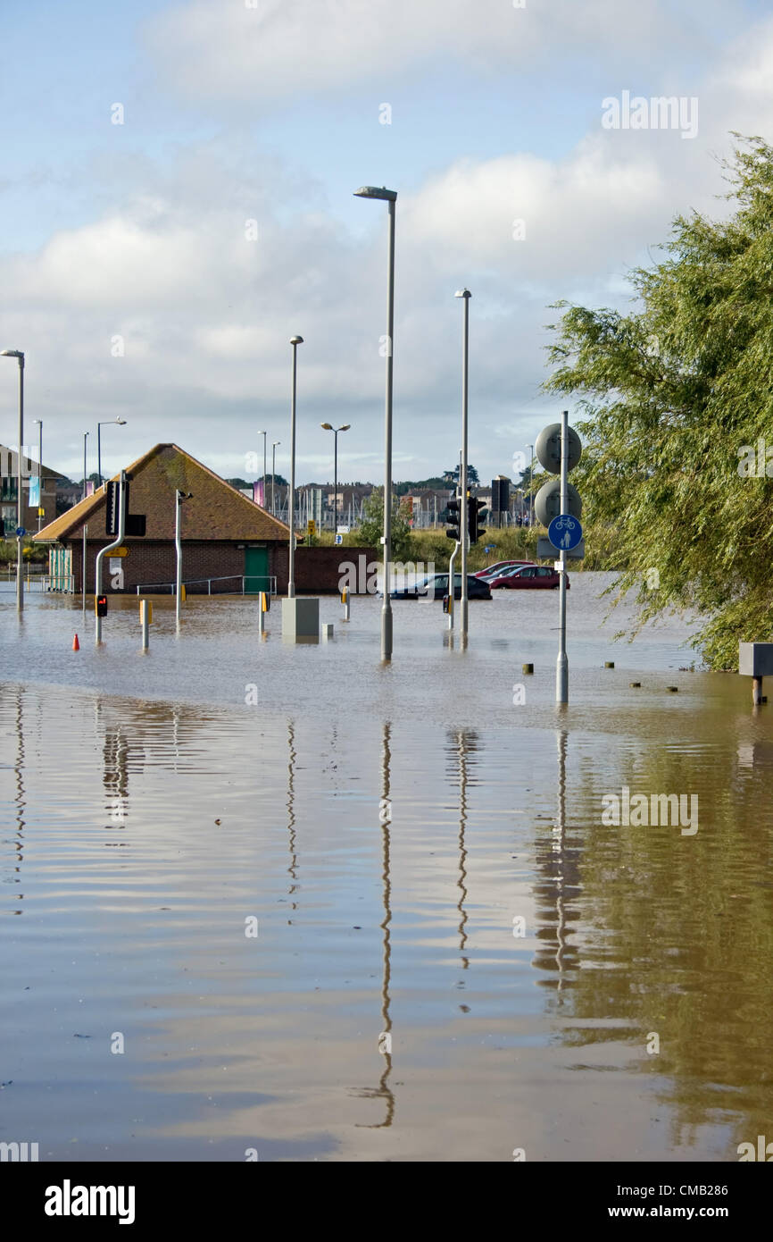 Anhaltenden Starkregen verursacht Überschwemmungen in Teilen von Weymouth, Dorset, UK. Sonntag, 8. Juli 2012. Stockfoto