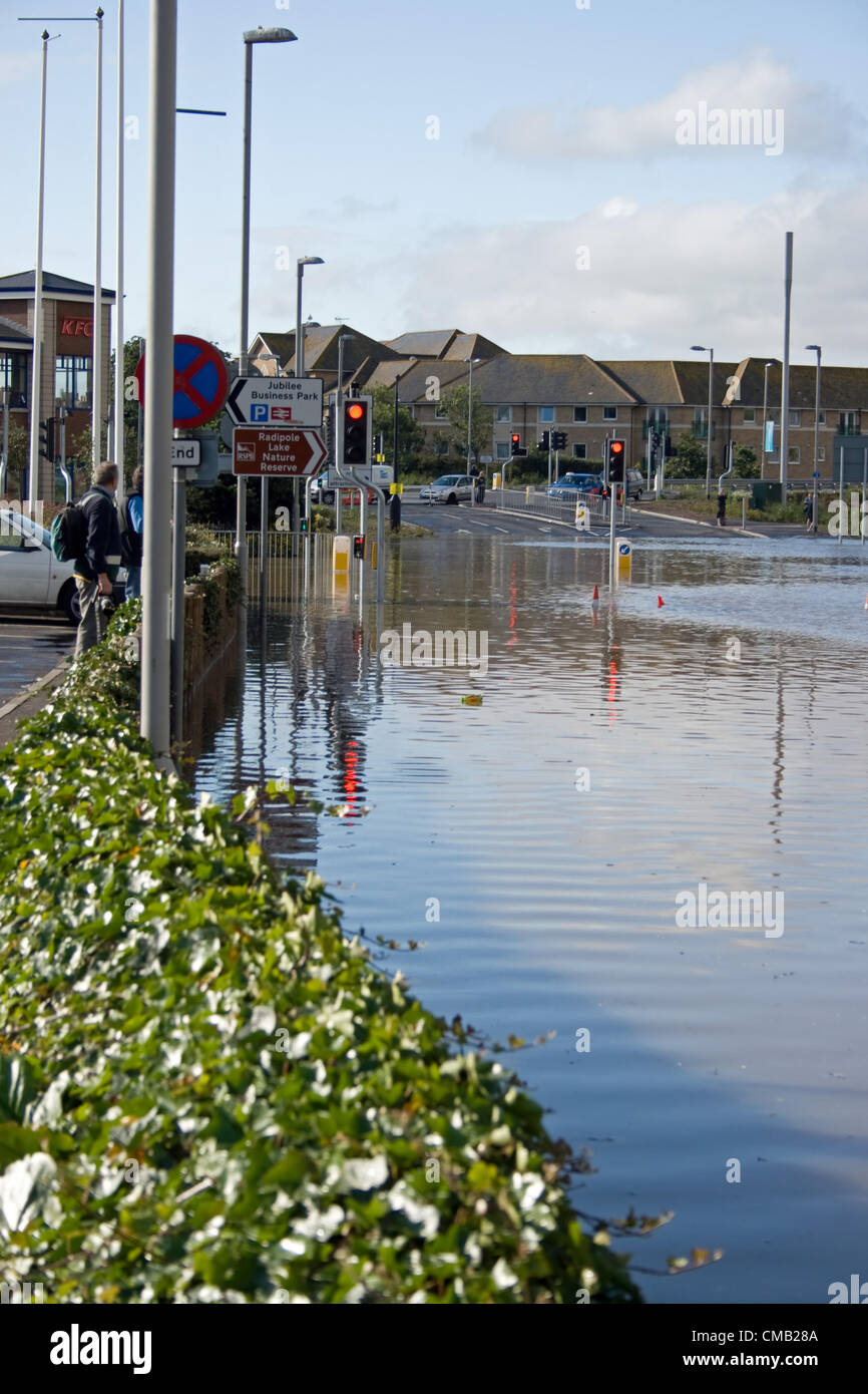 Anhaltenden Starkregen verursacht Überschwemmungen in Teilen von Weymouth, Dorset, UK. Sonntag, 8. Juli 2012. Stockfoto