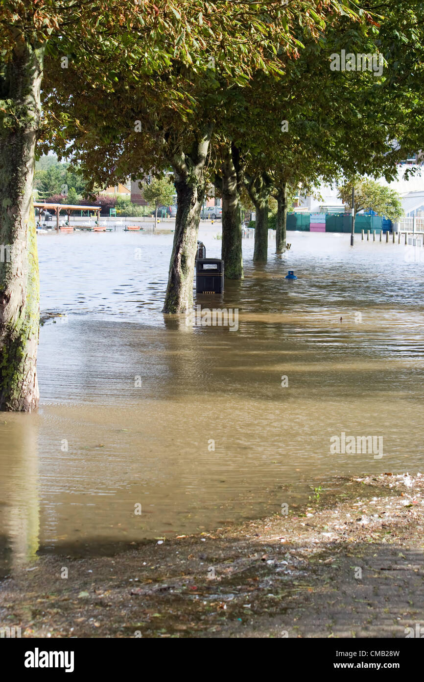 Anhaltenden Starkregen verursacht Überschwemmungen in Teilen von Weymouth, Dorset, UK. Sonntag, 8. Juli 2012. Stockfoto