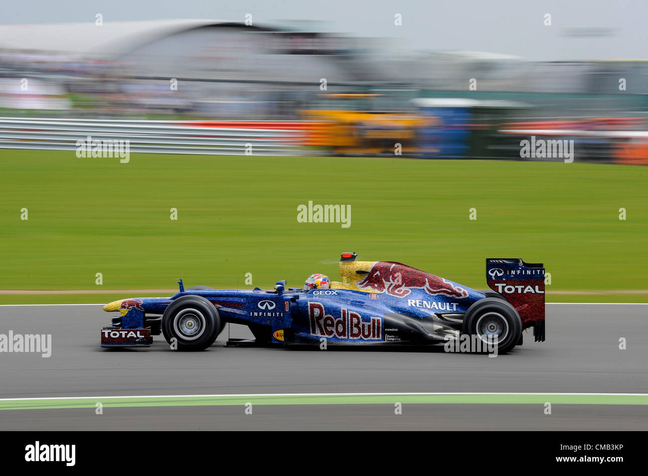 08.07.2012 Towcester, England. Sebastian Vettel und Red Bull Racing in Aktion während des Rennens beim britischen Grand Prix Santander, Runde 9 der 2012 FIA Formel 1 Weltmeisterschaft in Silverstone. Stockfoto