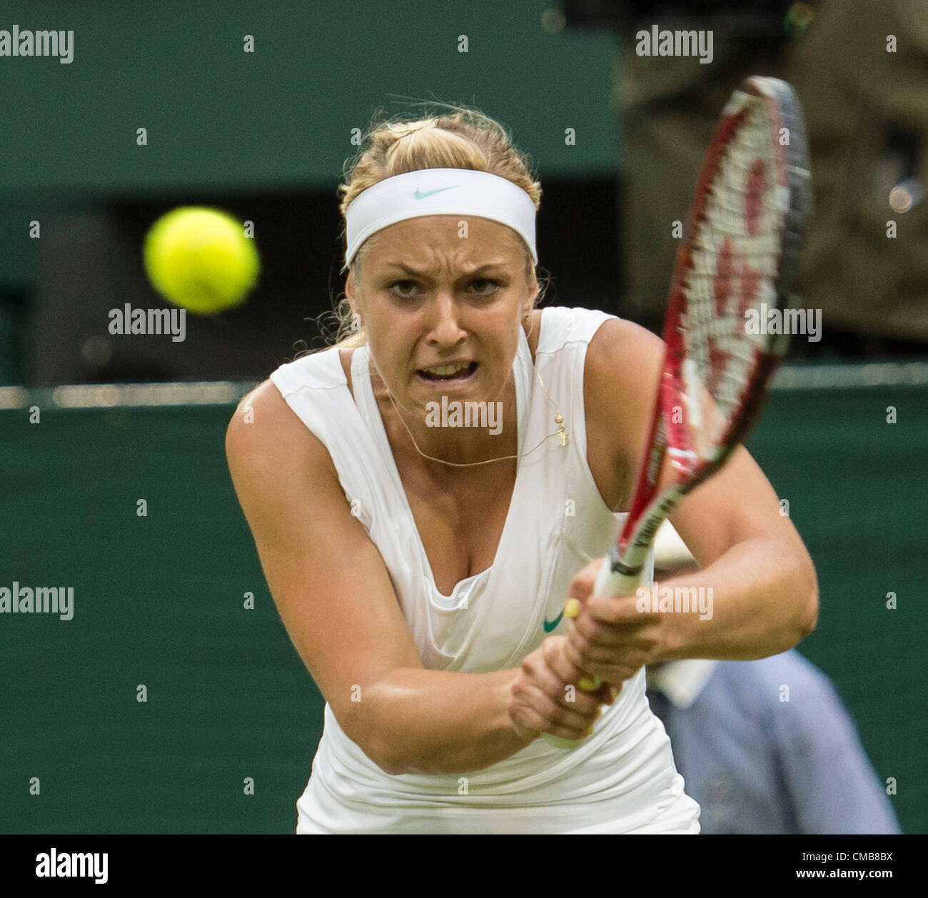 03.07.2012 die Wimbledon Tennis Championships 2012 statt bei den All England Lawn Tennis and Croquet Club, London, England, UK.  Sabine LISICKI (GER) [15] V Angelique KERBER (GER) [8]. Sabine in Aktion. Stockfoto