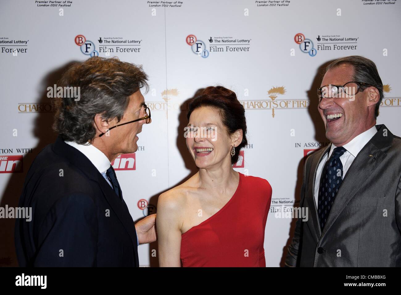 Nigel Havers, Ben Cross und Alice Krige besucht die große britische Premiere von Chariots of Fire am 07.10.2012 The Empire, Leicester Square, London. Basierend auf einer wahren Begebenheit, war Chariots of Fire der Gewinner der vier Academy Awards®, darunter Bester Film und Bestes Original-Drehbuch... Personen im Bild: Nigel Havers, Ben Cross und Alice Krige. Bild von Julie Edwards Stockfoto