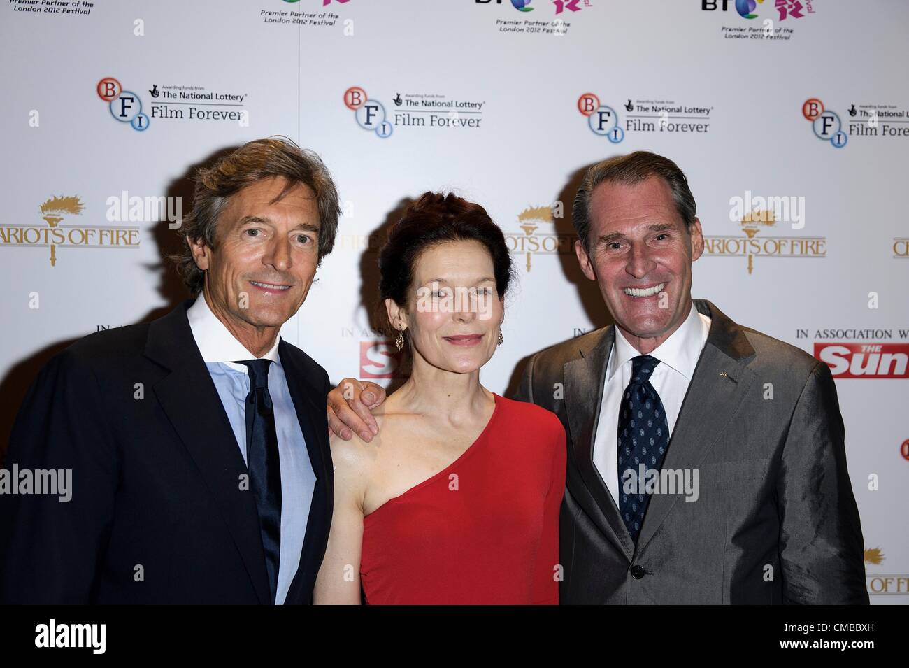 Nigel Havers, Ben Cross und Alice Krige besucht die große britische Premiere von Chariots of Fire am 07.10.2012 The Empire, Leicester Square, London. Basierend auf einer wahren Begebenheit, war Chariots of Fire der Gewinner der vier Academy Awards®, darunter Bester Film und Bestes Original-Drehbuch... Personen im Bild: Nigel Havers, Ben Cross und Alice Krige. Bild von Julie Edwards Stockfoto