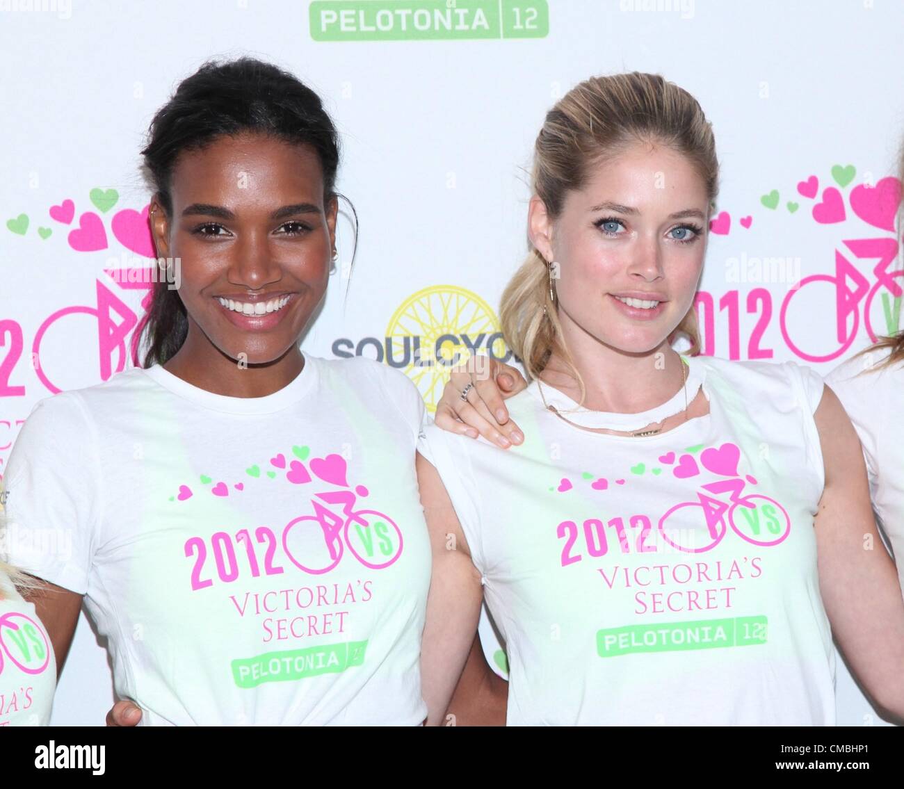 Arlenis Sosa, Doutzen Kroes bei Instore-Auftritt für Victorias Secret 2. jährlichen Supermodel Zyklus profitieren Cancer Research, SoulCycle Upper East Side, New York, NY 11. Juli 2012. Foto von: Andres Otero/Everett Collection. USA. Stockfoto