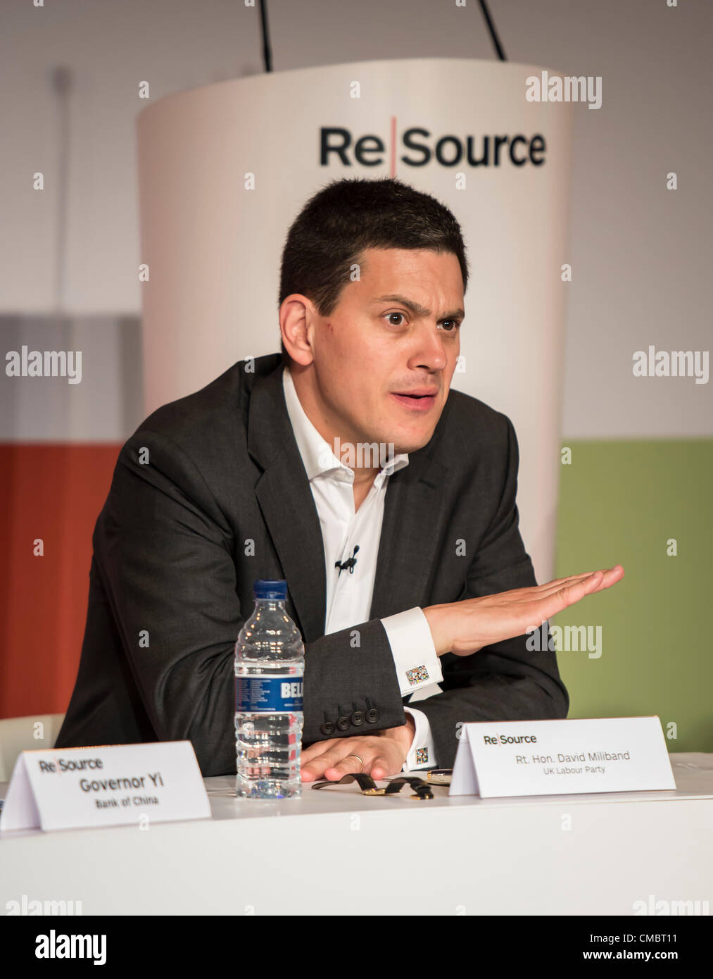 13. Juli 2012 Rt Hon. David Miliband Member Of Parliament, britischen Labour-Partei, Quelle 2 Tag Konferenz diskutieren und Vorurteile über die aktuellen politischen und wirtschaftlichen Systeme, 250 weltweit führenden in Wirtschaft, Finanzen, Wissenschaft und Politik starten eine neue Konversation auf das Management natürlicher Ressourcen länger Begriff denken ausrichten Menschen und Gewinn eine Herausforderung. Ressource wird durch die Rothschild-Stiftung, Universität von Oxford und Smith School of Enterprise und Umwelt, Hosted an Universität von Oxford Prüfung Schulen, Oxford, UK gegründet Stockfoto