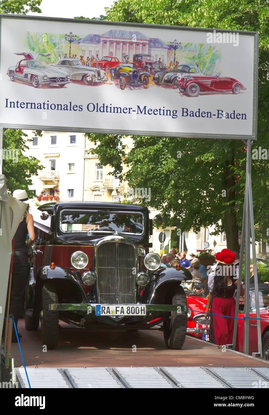 Baden-Baden-13. Juli 2012: Internationale Fachmesse für alte Autos "Internationales Oldtimer-Meeting Baden-Baden" Registrierung. Europa. Deutschland. Stockfoto