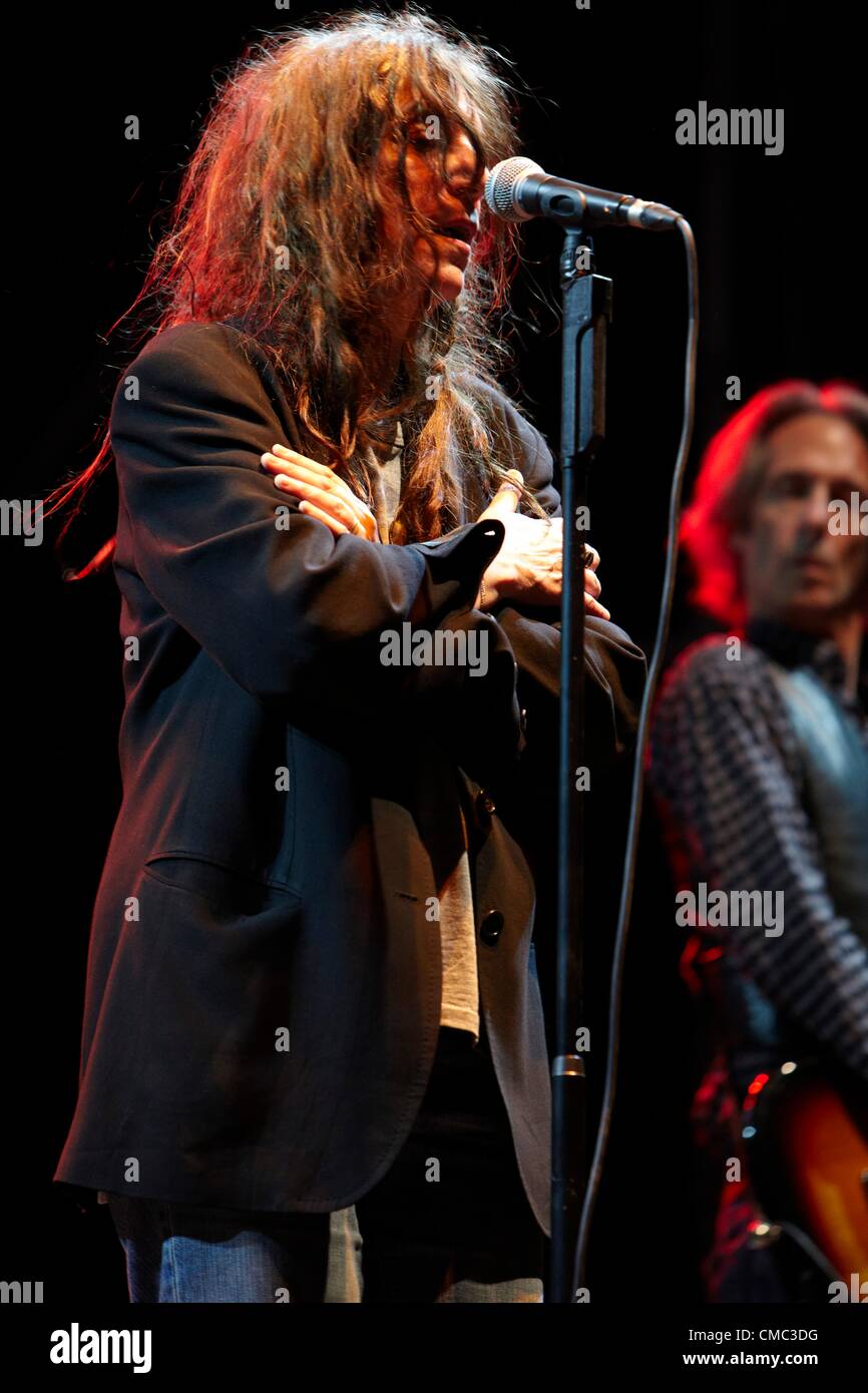 14. Juli 2012 - 14.07.2012 Barolo, Italien. Collisioni Festival 2012, 2. Tag. Patti Smith Show Musiker Stockfoto