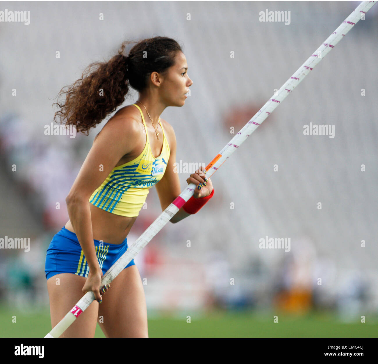 14.07.2012 Barcelona, Spanien. Angelica Bengtsson Schweden konkurriert um die Goldmedaille in der Frauen Stabhochsprung Finale tagsüber 5 von der IAAF World Junior Championships vom Olympiastadion entfernt Montjuic in Barcelona. Stockfoto