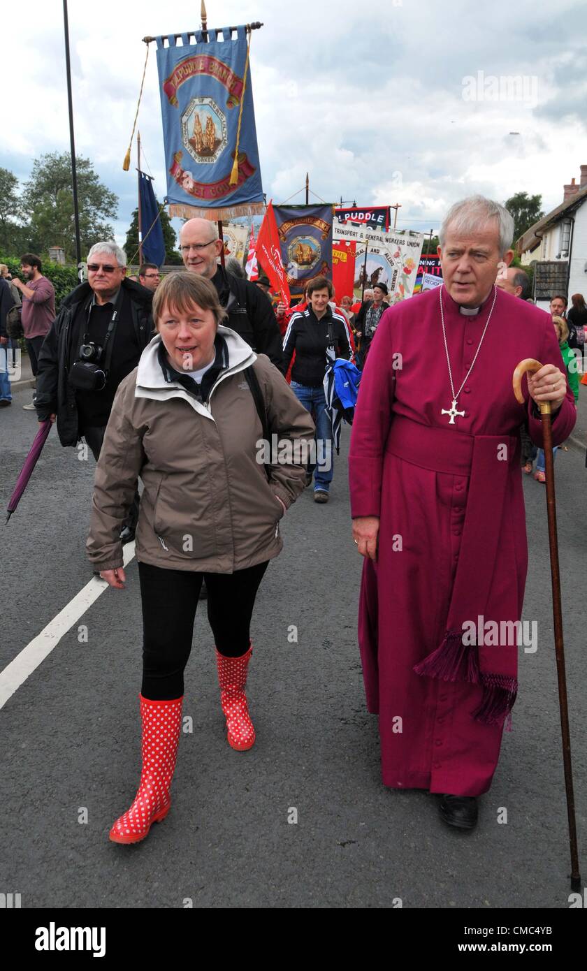 Tolpuddle Märtyrer Rally, Dorset, Großbritannien.  Maria Adler MP und der Bischof von Salisbury, die Rt Rev Nicholas Holtam auf dem Vormarsch, 15.07.2012 Bild: DORSET MEDIA SERVICE Stockfoto