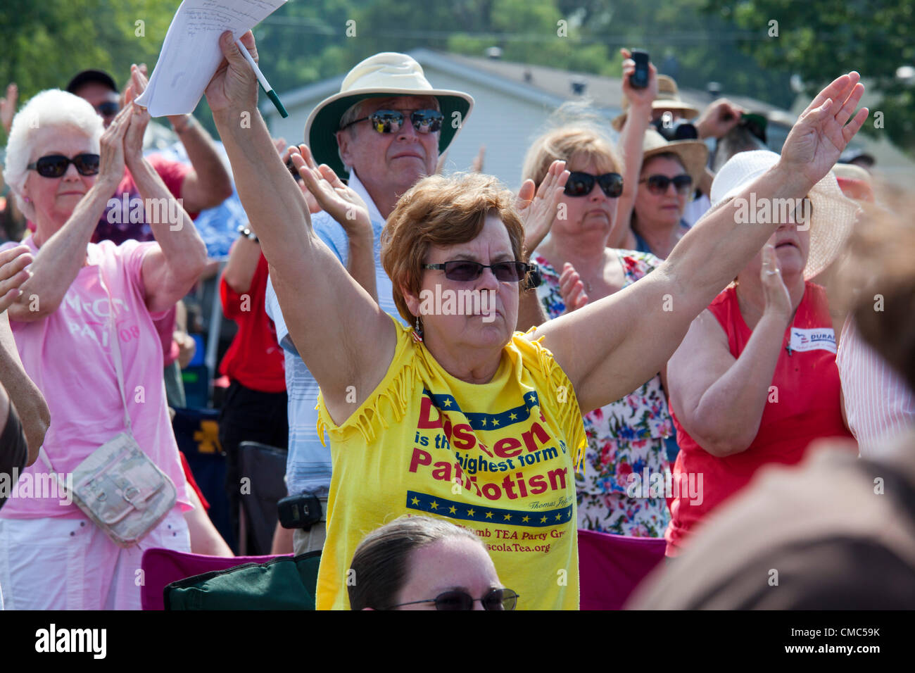 Belleville, Michigan - 14. Juli 2012 - ein 'Patrioten im Park' Rallye, organisiert von der Tea Party und die Amerikaner für den Wohlstand. Die Menge jubelte eine Rede des ehemaligen Alaskas Gouverneurin Sarah Palin. Stockfoto