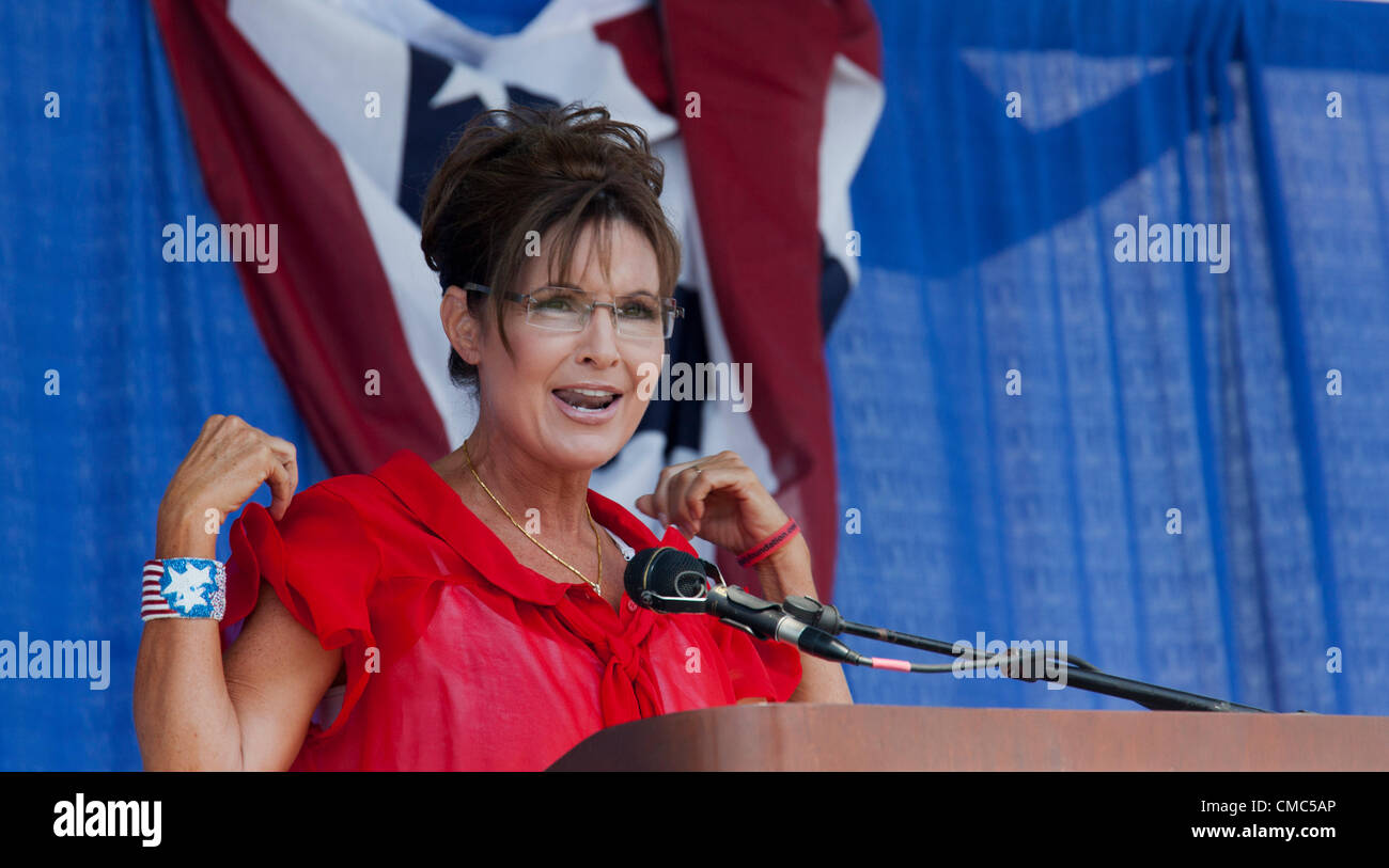 Belleville, Michigan - 14. Juli 2012 - ehemalige Alaskas Gouverneurin Sarah Palin spricht auf einer Kundgebung von "Patrioten im Park", organisiert von der Tea Party und die Amerikaner für den Wohlstand. Stockfoto