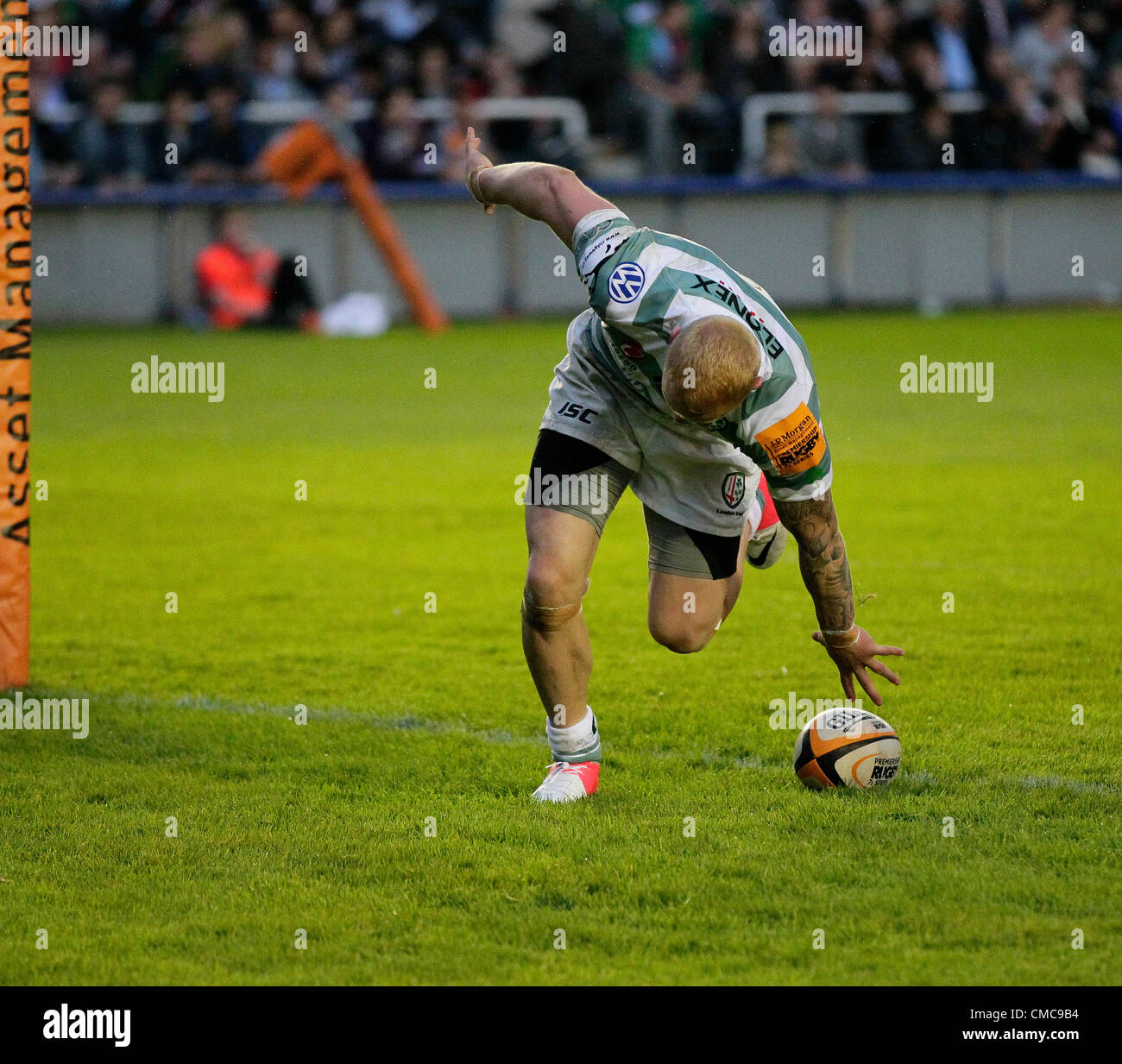 13.07.2012 der Stoop, Twickenham, England. JP Morgan Asset Management Rugby Sevens Turnier. James Short Of Sarazenen 7 Mannschaft erhält einen Versuch Stockfoto