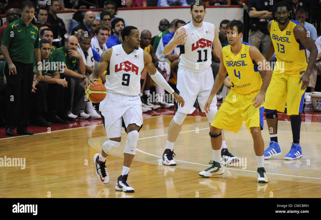 16. Juli 2012 - Washington, D.C., District Of Columbia, USA - USA, ANDRE IGUODALA und KEVIN LOVE in Aktion gegen Brasilien, statt in einem Schaukampf im Verizon Center in Washington D.C. Die USA gewannen das Spiel 80-69. (Bild Kredit: Ricky Fitchett/ZUMAPRESS.com ©) Stockfoto