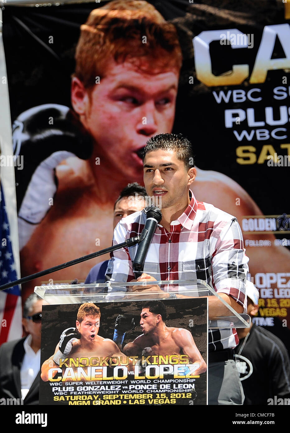Juli 17,2012. Los Angeles CA. USA, Josesito Lopez, Breakout Superstar im Weltergewicht Gespräche auf der Pressekonferenz über seinen bevorstehenden Kampf mit Canelo Alvarez WBC Super Weltergewicht Weltmeister. Die beiden werden für die WBC Super Weltergewicht WM Kampf statt Samstag, 15. September, im MGM Grand in Las Vegas NV, kämpfen, die auf SHOWTIME live im Fernsehen übertragen wird. (Kredit-Bild: © gen Blevins/ZUMAPRESS.com) Stockfoto