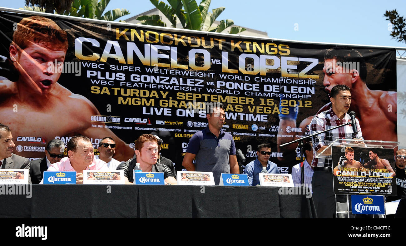 Juli 17,2012. Los Angeles CA. USA, Josesito Lopez, Breakout Superstar im Weltergewicht Gespräche auf der Pressekonferenz über seinen bevorstehenden Kampf mit Canelo Alvarez WBC Super Weltergewicht Weltmeister. Die beiden werden für die WBC Super Weltergewicht WM Kampf statt Samstag, 15. September, im MGM Grand in Las Vegas NV, kämpfen, die auf SHOWTIME live im Fernsehen übertragen wird. (Kredit-Bild: © gen Blevins/ZUMAPRESS.com) Stockfoto