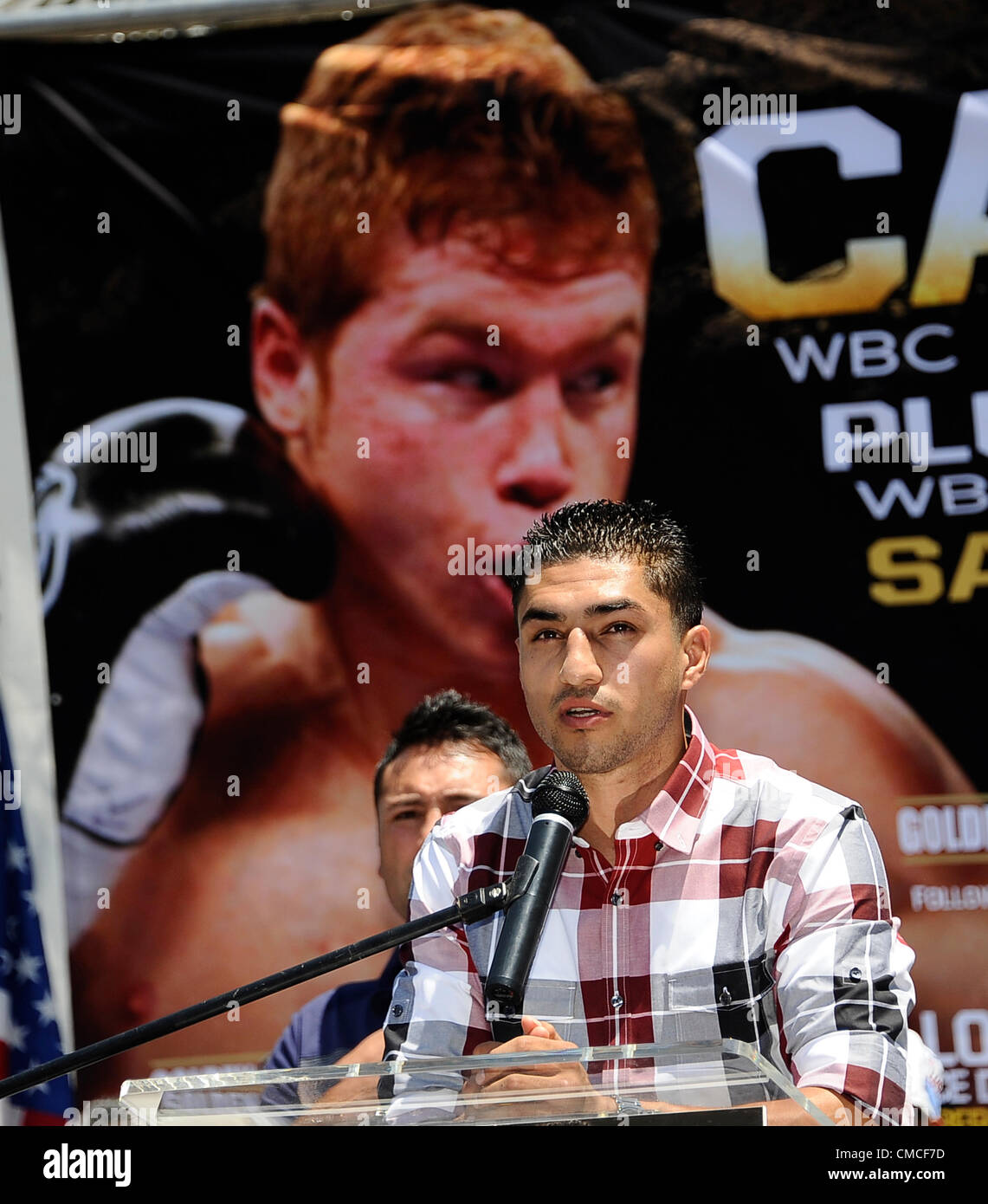 Juli 17,2012. Los Angeles CA. USA, Josesito Lopez, Breakout Superstar im Weltergewicht Gespräche auf der Pressekonferenz über seinen bevorstehenden Kampf mit Canelo Alvarez WBC Super Weltergewicht Weltmeister. Die beiden werden für die WBC Super Weltergewicht WM Kampf statt Samstag, 15. September, im MGM Grand in Las Vegas NV, kämpfen, die auf SHOWTIME live im Fernsehen übertragen wird. (Kredit-Bild: © gen Blevins/ZUMAPRESS.com) Stockfoto