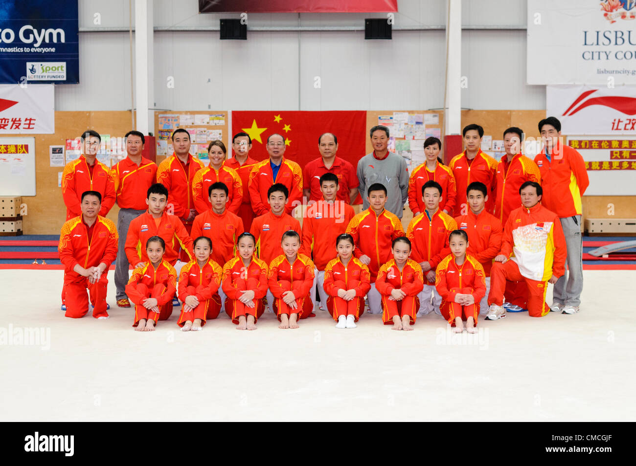 Lisburn, 18.07.2012 - chinesische Gymnastik Team und Trainer für London 2012 Olympische Spiele in Lisburn, Nordirland Stockfoto