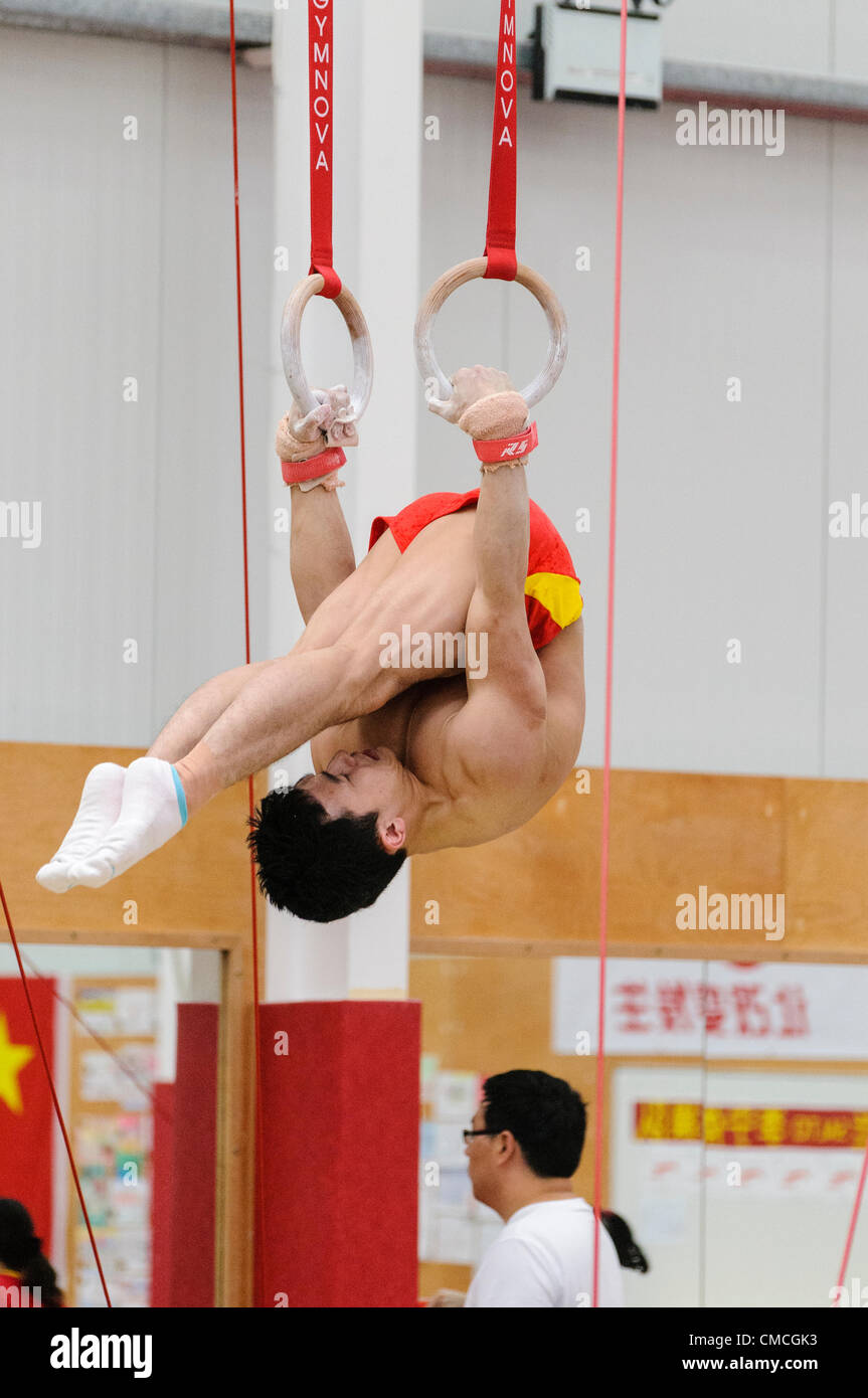 Lisburn, 18.07.2012 - Feng Zhe aus dem chinesischen Gymnastik Team Training für London 2012 Olympische Spiele in Lisburn, Nordirland Stockfoto