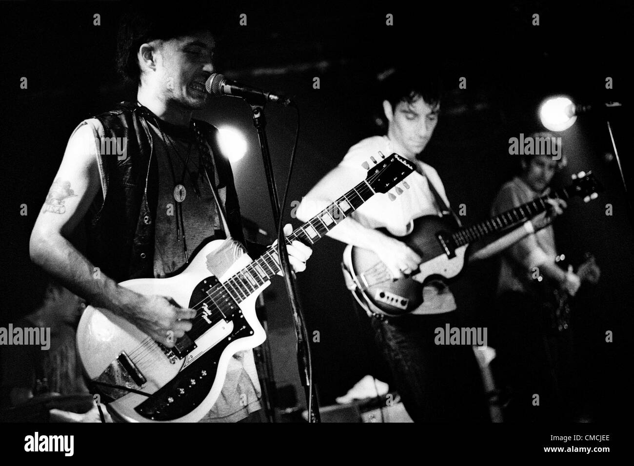 Chicago, Ill, USA - von links: ALEXANDER COLE, JARED SWILLEY und IAN SAINT PE von The Black Lips führen in die leere Flasche. (Kredit-Bild: © Andrew A. Nelles/ZUMAPRESS.com) Stockfoto