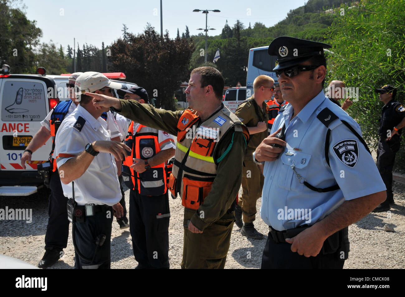 Haifa, Israel. 19. Juli 2012. Die Heimatfront Kommando und Rettung Dienstleistungen führen den größten Heimatfront Bohrer immer in Haifa statt. Die Übung soll Hunderte von Raketen auffällig der Stadt, darunter direkte Treffer auf strategischen Gebäuden zu simulieren. Der Bohrer enthält eine Übung in die militärischen und zivilen Kräfte sich mit einem Angriff mit gefährlichen Stoffen sowie Übungen, in denen die Zivilbevölkerung in geschützten Einrichtungen evakuiert ist. Kräfte werden auch einem Raketenangriff auf Haifa des Technion Universität simulieren. Stockfoto