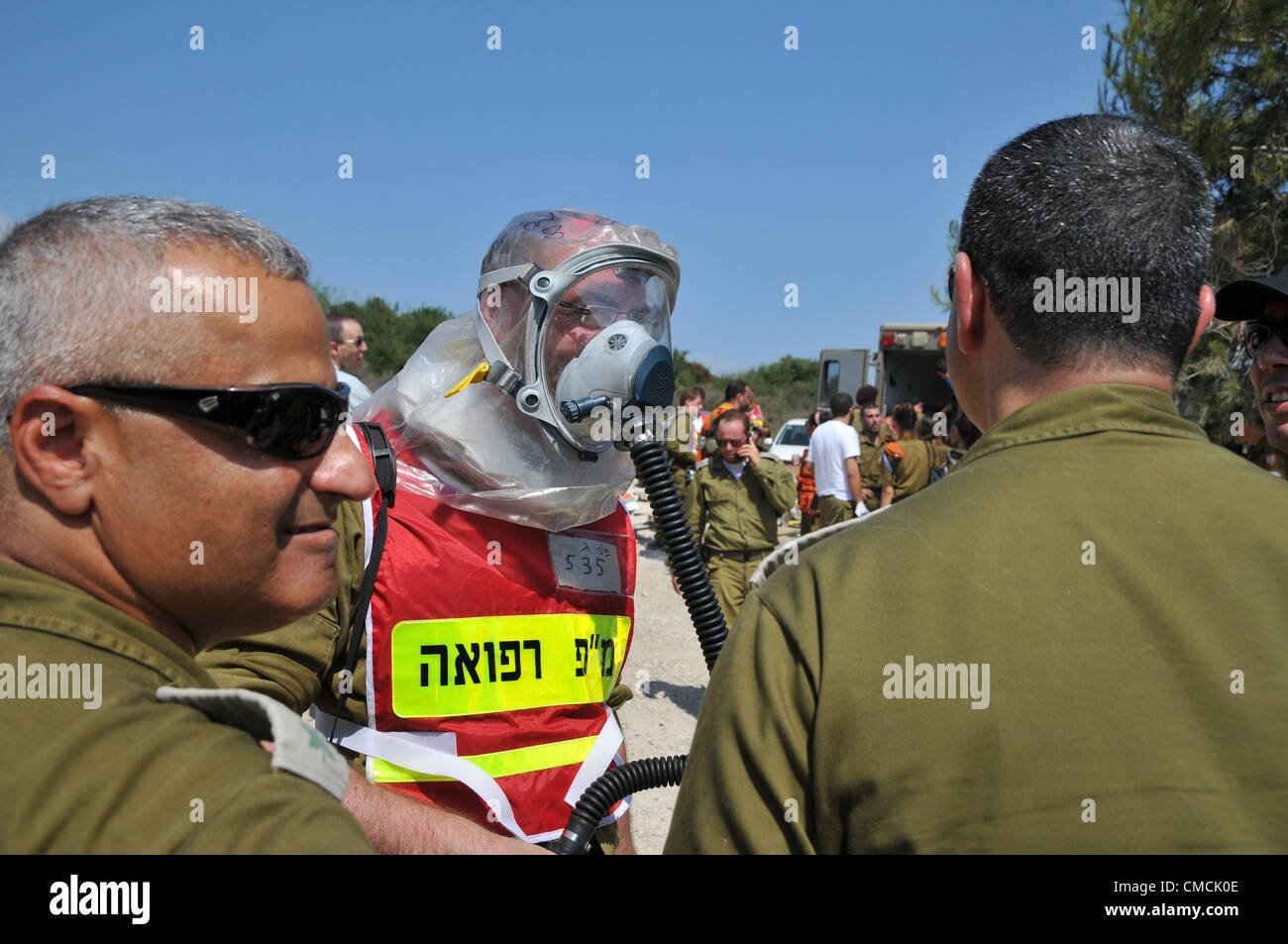 Haifa, Israel. 19. Juli 2012. Die Heimatfront Kommando und Rettung Dienstleistungen führen den größten Heimatfront Bohrer immer in Haifa statt. Die Übung soll Hunderte von Raketen auffällig der Stadt, darunter direkte Treffer auf strategischen Gebäuden zu simulieren. Der Bohrer enthält eine Übung in die militärischen und zivilen Kräfte sich mit einem Angriff mit gefährlichen Stoffen sowie Übungen, in denen die Zivilbevölkerung in geschützten Einrichtungen evakuiert ist. Kräfte werden auch einem Raketenangriff auf Haifa des Technion Universität simulieren. Stockfoto