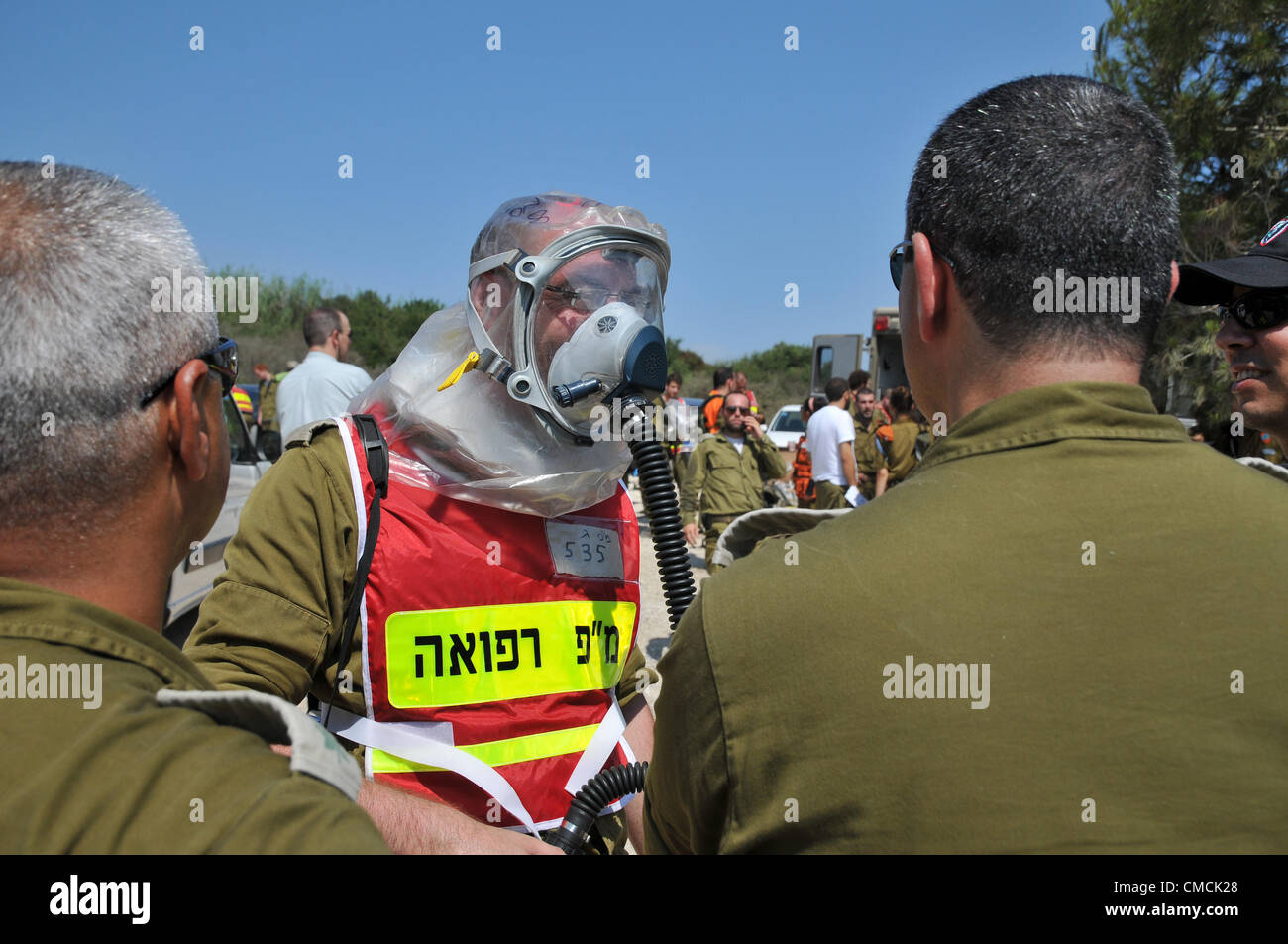 Haifa, Israel. 19. Juli 2012. Die Heimatfront Kommando und Rettung Dienstleistungen führen den größten Heimatfront Bohrer immer in Haifa statt. Die Übung soll Hunderte von Raketen auffällig der Stadt, darunter direkte Treffer auf strategischen Gebäuden zu simulieren. Der Bohrer enthält eine Übung in die militärischen und zivilen Kräfte sich mit einem Angriff mit gefährlichen Stoffen sowie Übungen, in denen die Zivilbevölkerung in geschützten Einrichtungen evakuiert ist. Kräfte werden auch einem Raketenangriff auf Haifa des Technion Universität simulieren. Stockfoto