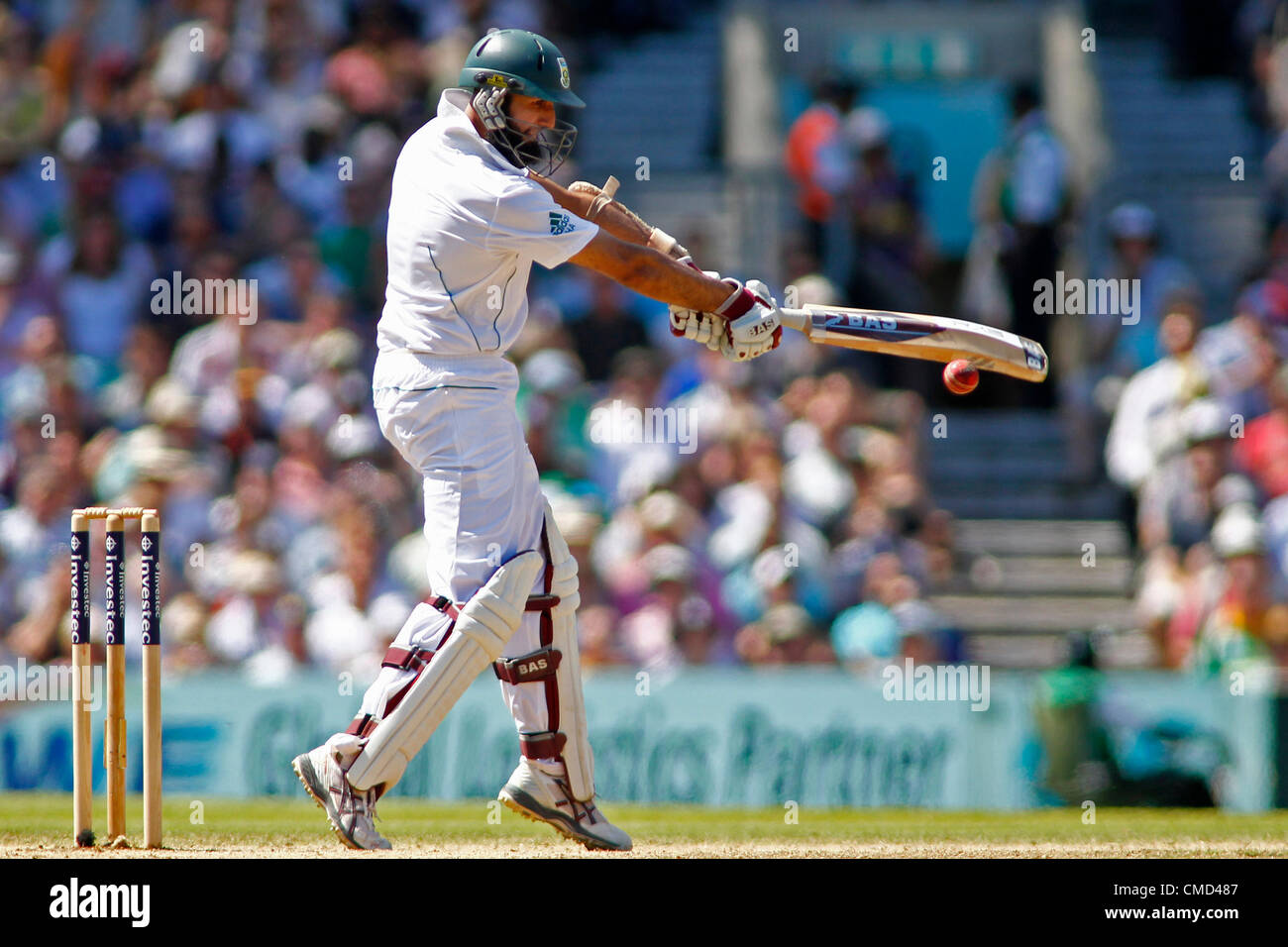 22.07.2012 London, England. Südafrikas Hashim Amla während der Investec Cricket Test Länderspiel zwischen England und Südafrika, spielte auf dem Kia Oval Cricket Ground: obligatorische Kredit: Mitchell Gunn Stockfoto