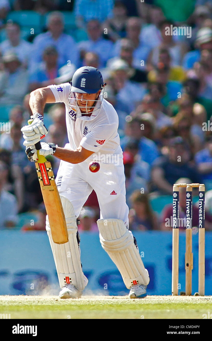 22.07.2012 London, England. Englands Andrew Strauss während der Investec Cricket Test Länderspiel zwischen England und Südafrika, spielte auf dem Kia Oval Cricket Ground: obligatorische Kredit: Mitchell Gunn Stockfoto