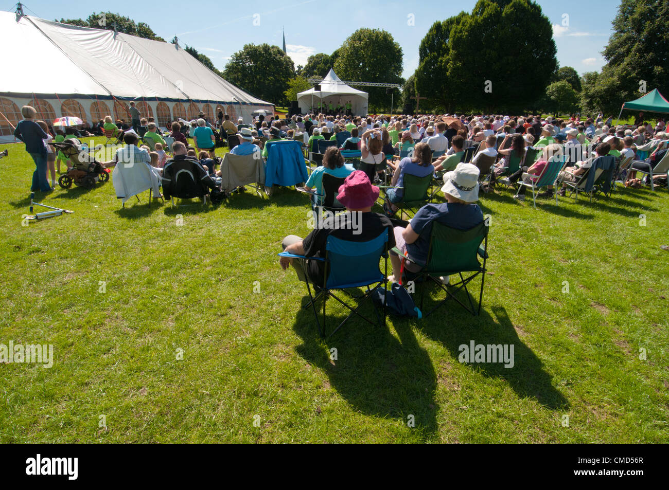 Gemeinsamen christlichen Gottesdienst am Gadebridge Park, Hemel Hempstead, Hertfordshire, England am Sonntag, 22. Juli 2012. In Hemel ist eine Woche lang-Community-Event in Hemel Hempstead. Bildnachweis: Carpe Diem / Alamy Live News Stockfoto