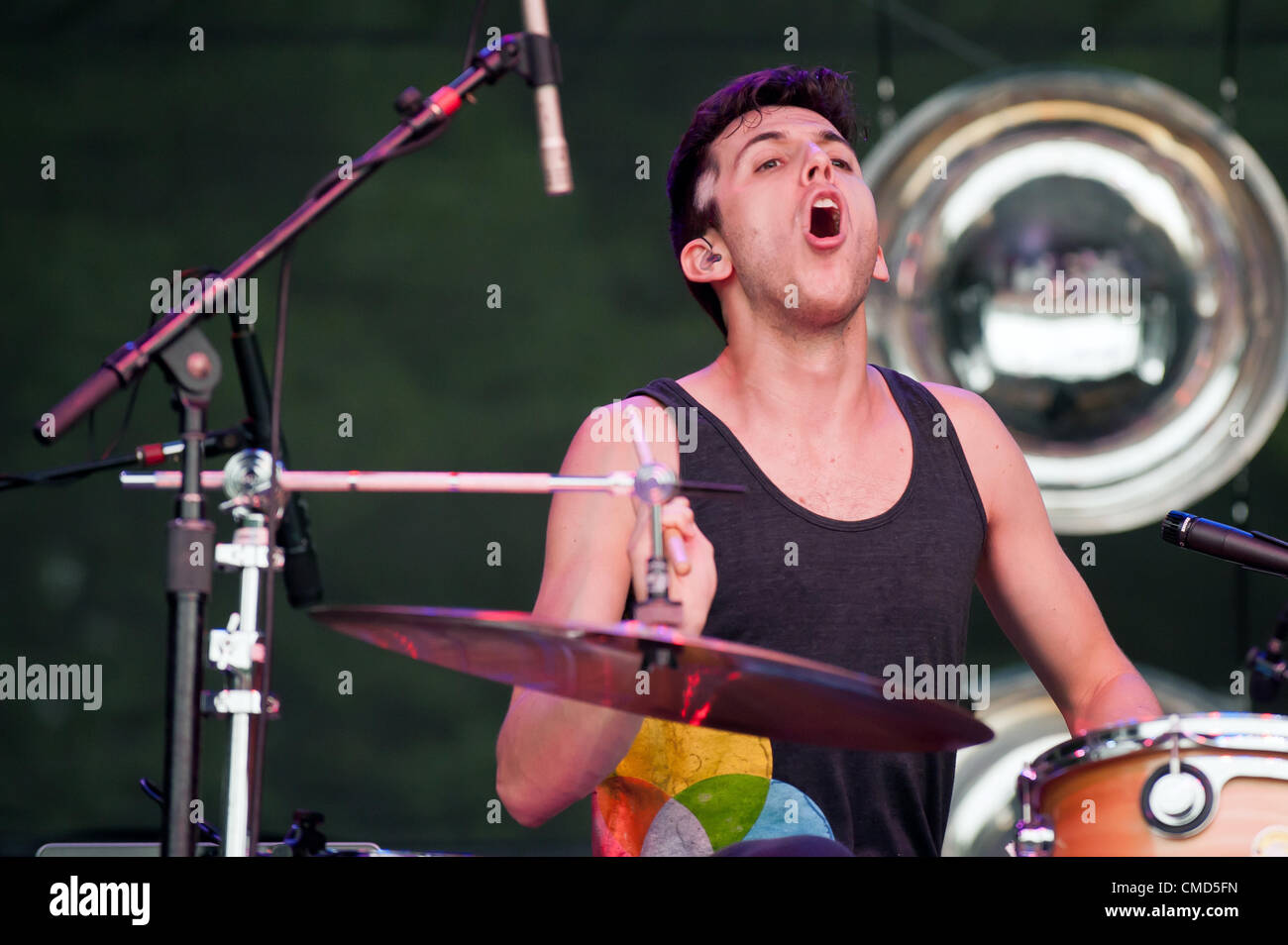 Rock Star / Musiker / Drummer Ryan Rabin von der alt-rock indie rock Indy Rock Band Grouplove | Durchführung/Drumming am original Outdoor Sommer Firefly Alternative Music Festival 2012 von Red Frog Events | Konzerthalle in Dover, Delaware, Usa Stockfoto