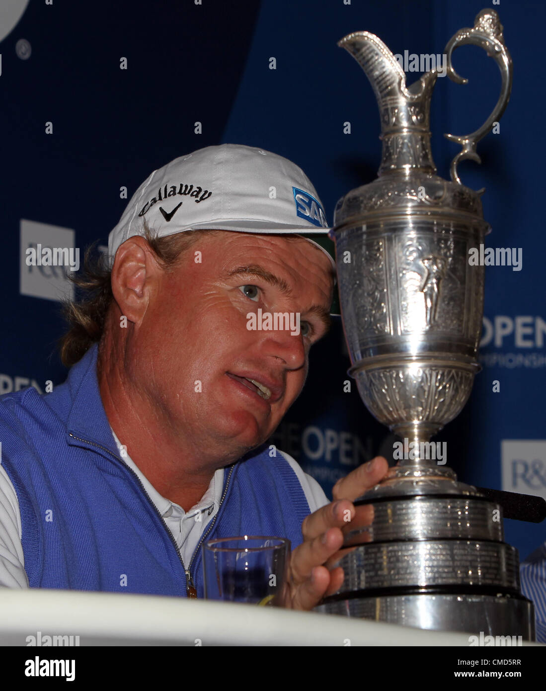 22.07.12 Lytham &amp; St. Annes, England. Open Champion Ernie Els mit den Claret Jug in einer Pressekonferenz nach dem Gewinn der Open Golf Championship aus der Royal Lytham &amp; St. Annes Golfplatz in Lancashire Stockfoto