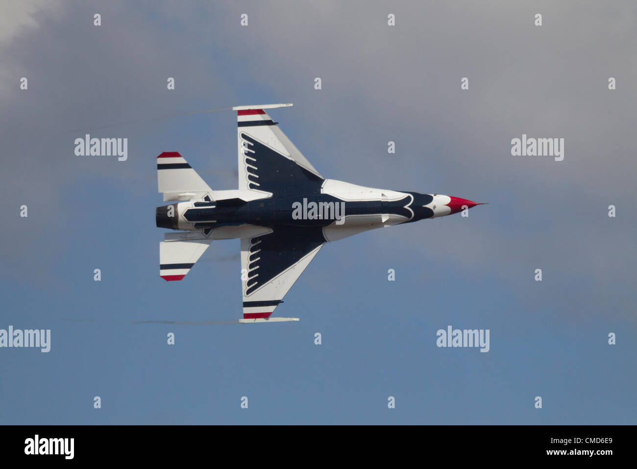 USAF Thunderbirds Air Demonstration Squadron, F - 16C Fighting Falcons Joint Base Lewis-McChord Air Expo, McChord Field, Tacoma, Washington, 21. Juli 2012 Stockfoto