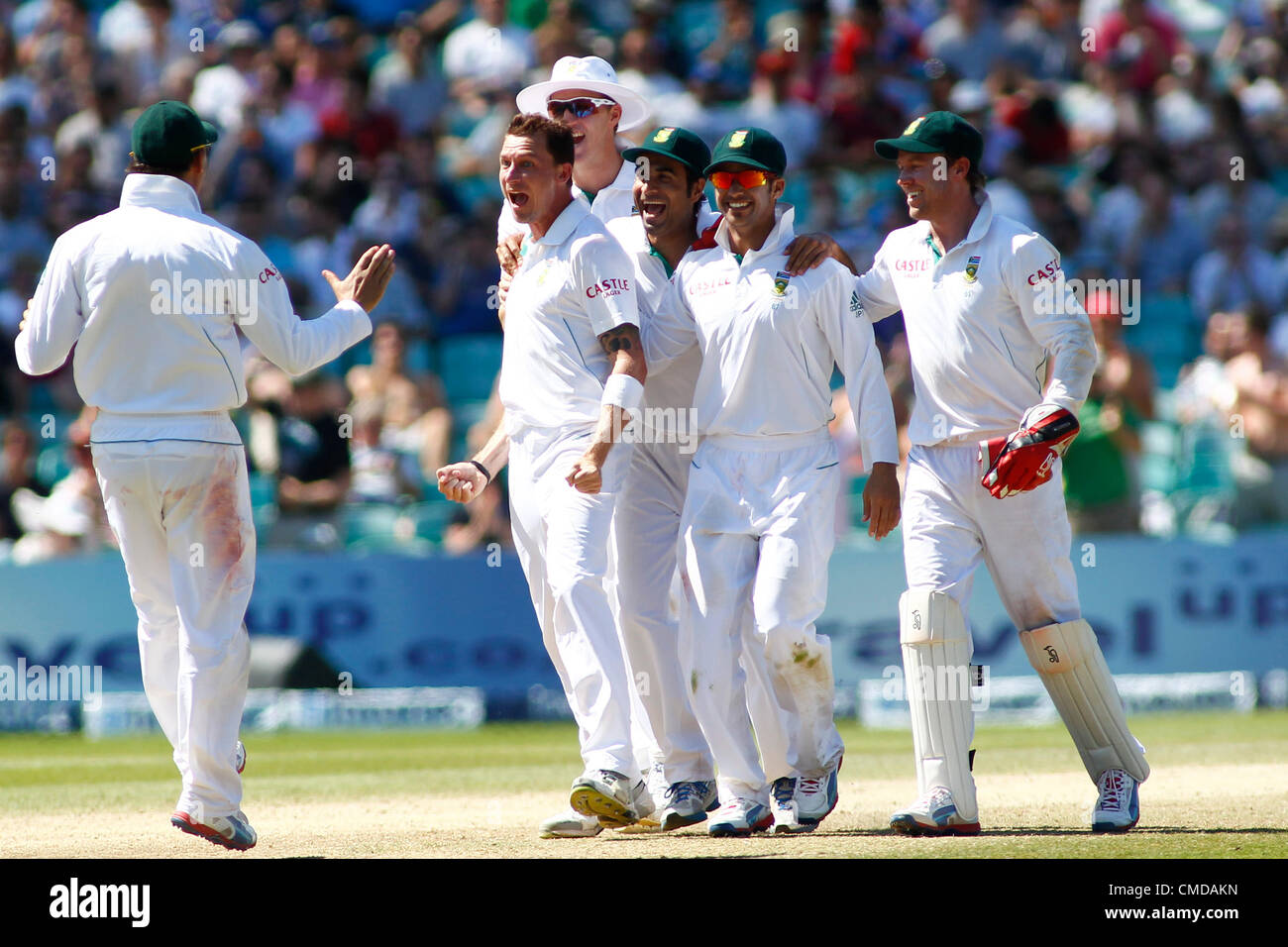 23.07.2012-London, England. Südafrikas Dale Steyn feiert das Wicket Englands Ian Bell (nicht im Bild), während die Investec Cricket Test Länderspiel zwischen England und Südafrika, spielte auf dem Kia Oval Cricket Ground. Stockfoto