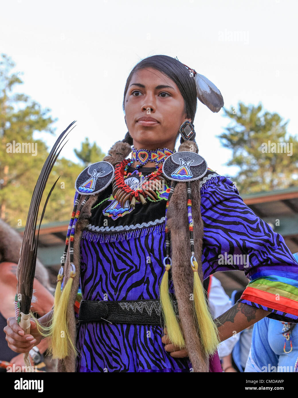 Native Americans aus rund um Nordamerika versammelt, um zu singen, tanzen und Trommeln im 39. jährlichen Lac Courte Orielles Ojibwe "Ehre die Erde" Pow Wow in der Nähe von Hayward, Wisconsin, USA--20.-22. Juli 2012 Stockfoto
