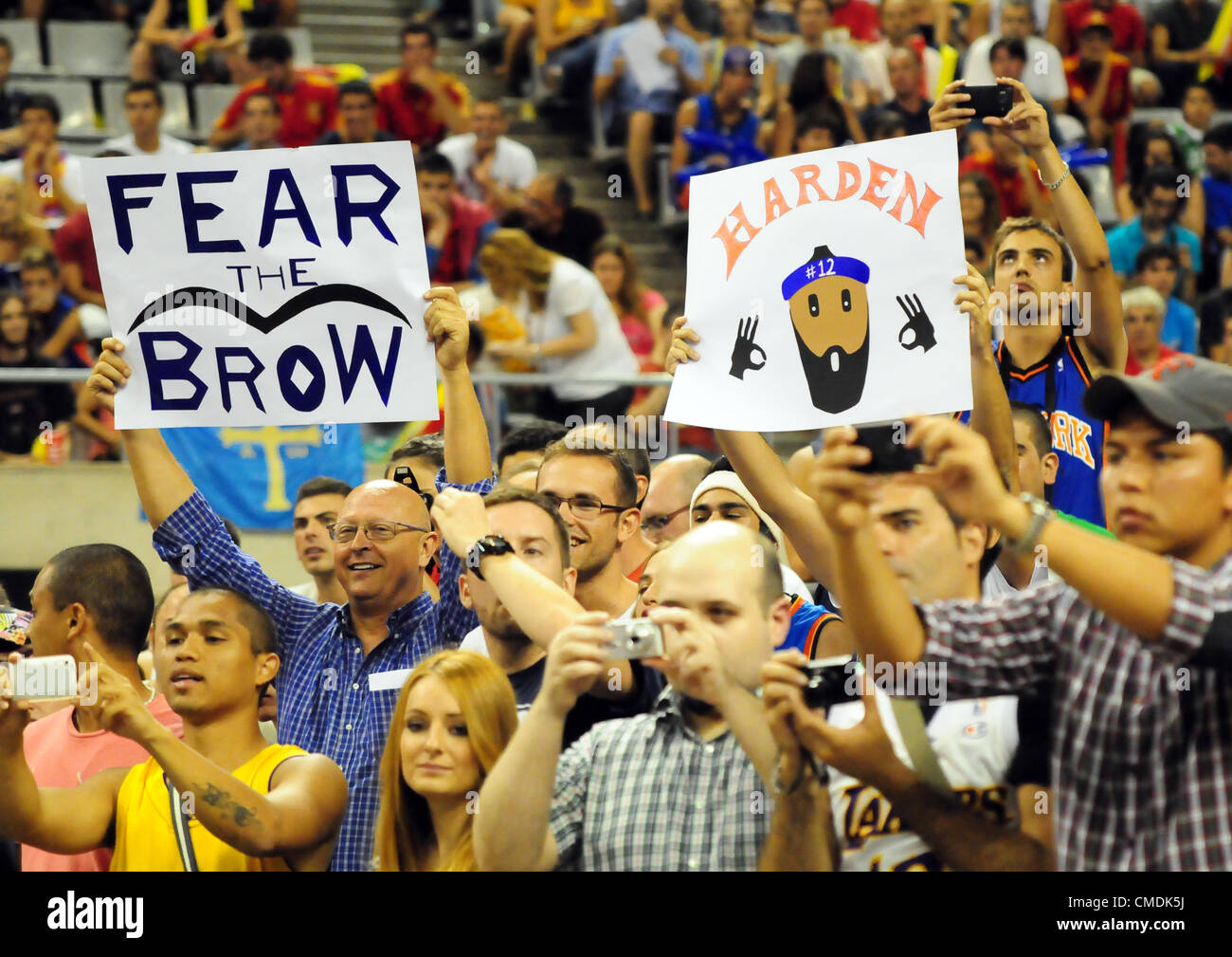 Pre-olympic Basketball Spiel Spanien - USA (Barcelona. Spanien, 24. Juli 2012) James Harden Fans Stockfoto