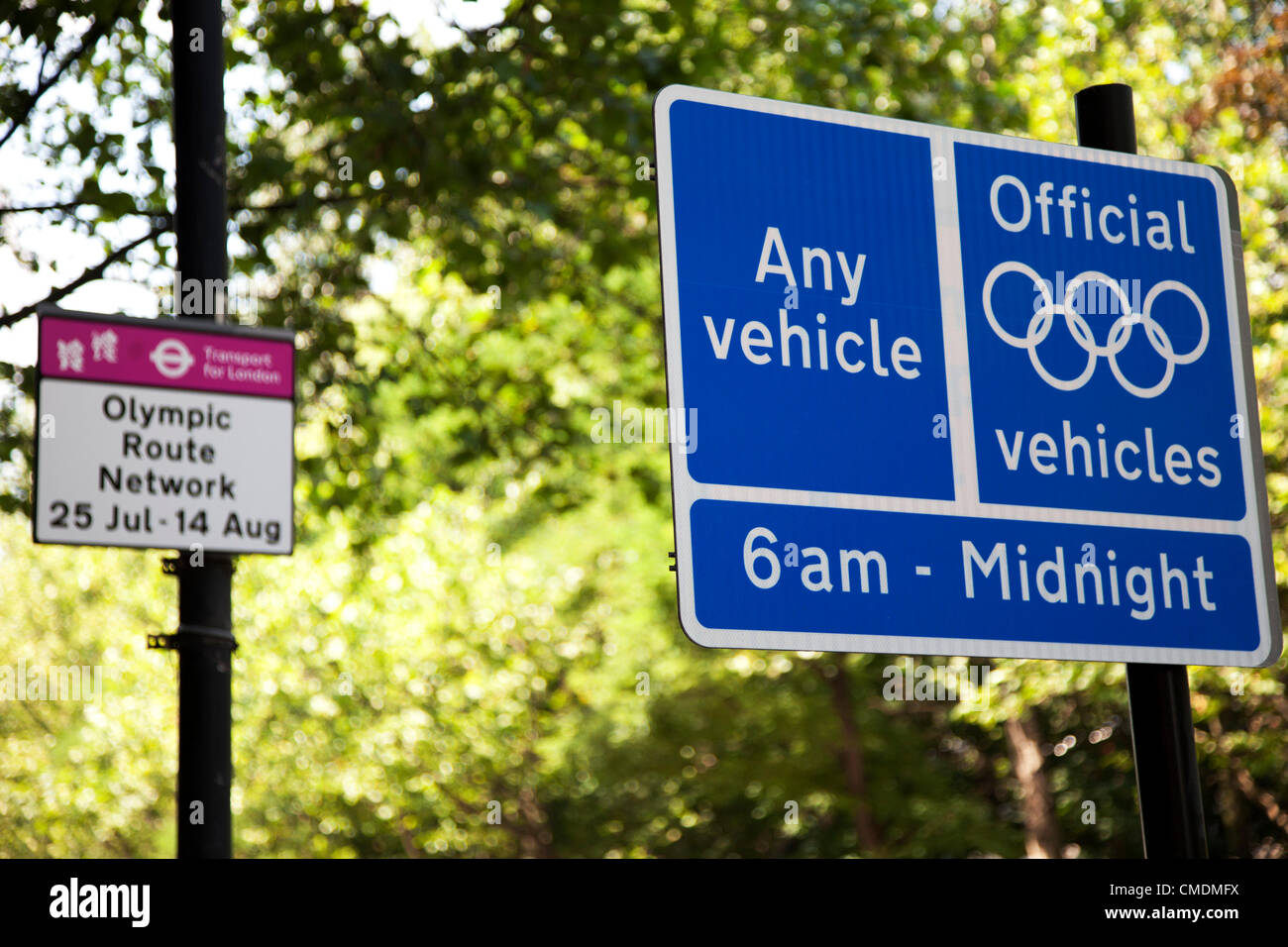 London, UK. Mittwoch, 25. Juli 2012. Spiele Gassen Zeichen auf dem Olympischen Streckennetz. Transport ist ein riesiges Problem in und rund um die Olympischen Spiele 2012 in London. Mit vielen Straßen für den normalen Verkehr gesperrt auftreten die unvermeidlichen Probleme. Bildnachweis: Michael Kemp / Alamy Live News Stockfoto