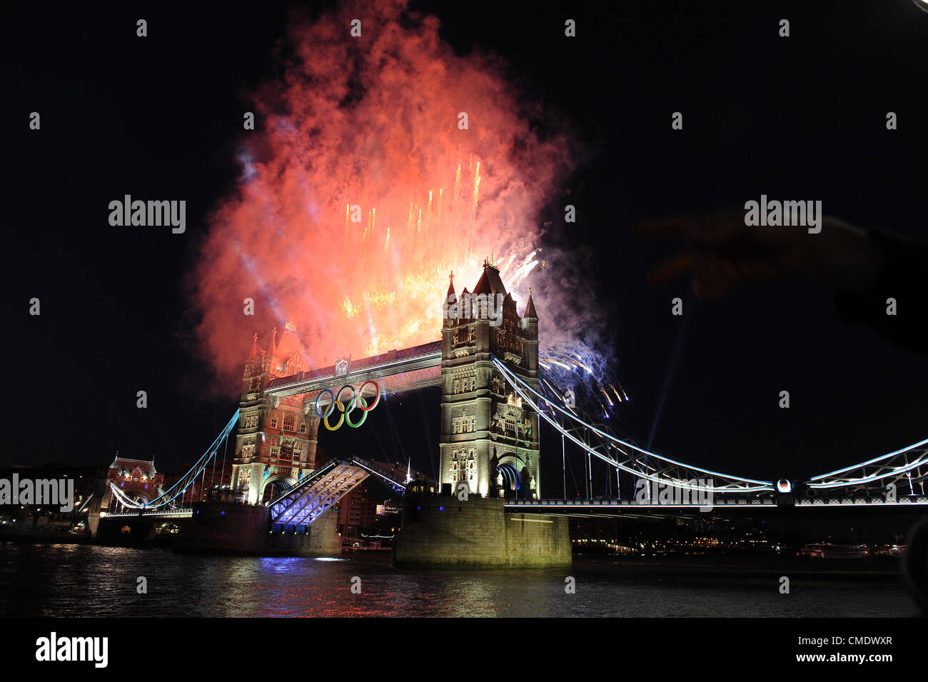 26. Juli 2012 London UK Olympia Generalprobe an der Tower bridge Stockfoto