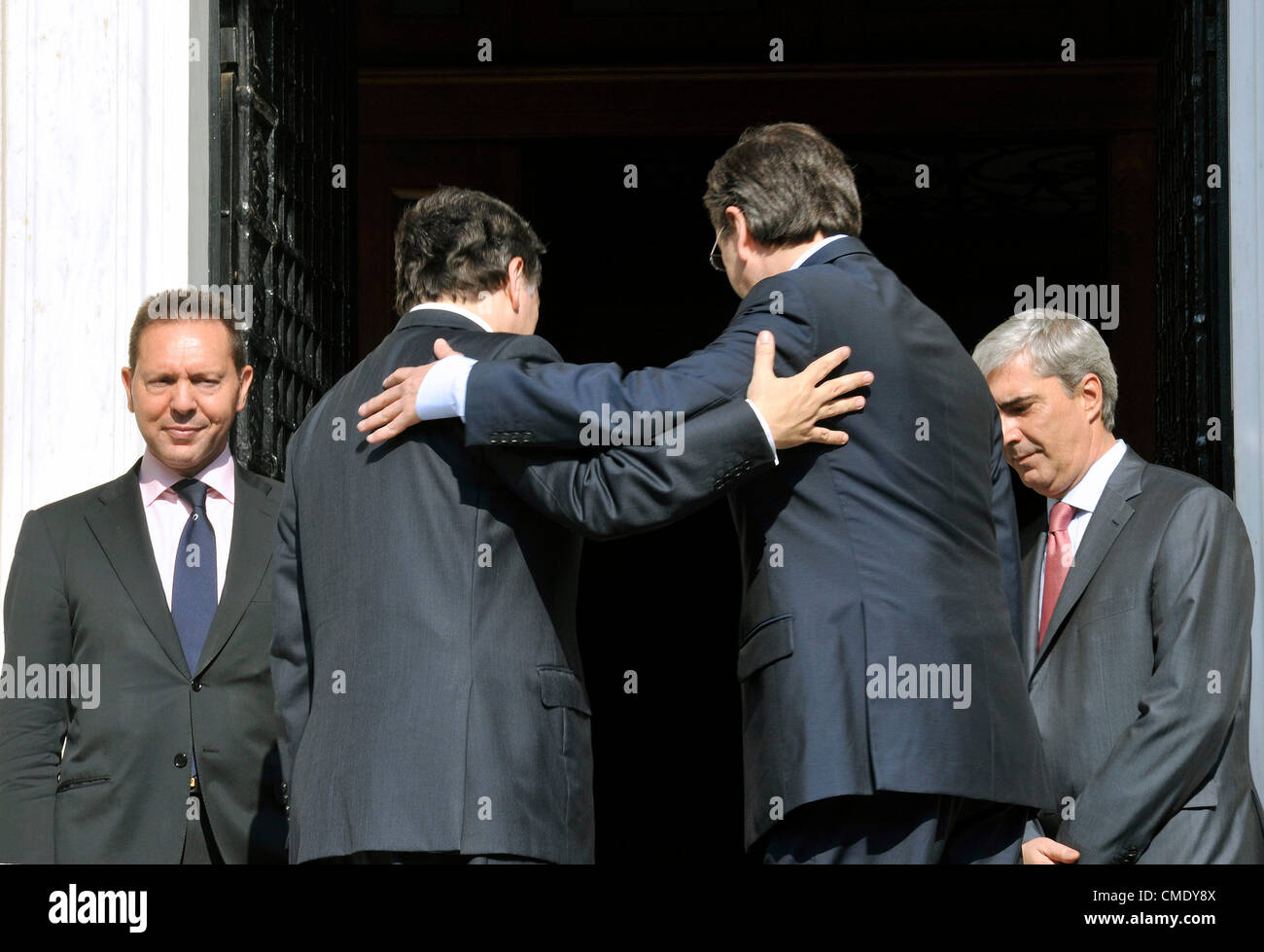 26. Juli 2012. Athen, Griechenland. EU-Kommissionspräsident Barroso, macht seine erste Reise nach Athen seit drei Jahren mit dem griechischen Ministerpräsidenten Antonio Samaras zu erfüllen. Herr Barroso Emphacised die Bedeutung der Beschleunigung der Reformen und die konkreten Maßnahmen nicht nur Absichten gesprochen zu ergreifen. Bildnachweis: Kunst der Fokus / Alamy Live News Stockfoto