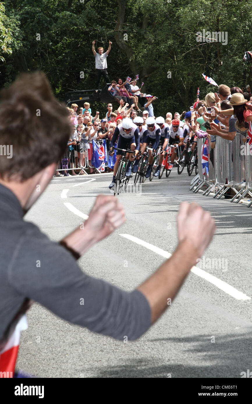 Britische Team in Formation mit Unterstützung von der Masse ab 28. Juli 2012 Stockfoto