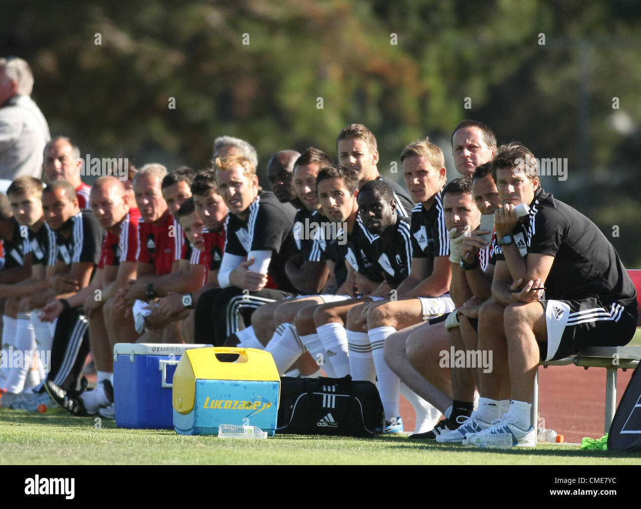 MICHAEL LAUDRUP setzte sich auf die BEN SWANSEA CITY AFC MANAGER OXNARD Kalifornien USA 28. Juli 2012 Stockfoto